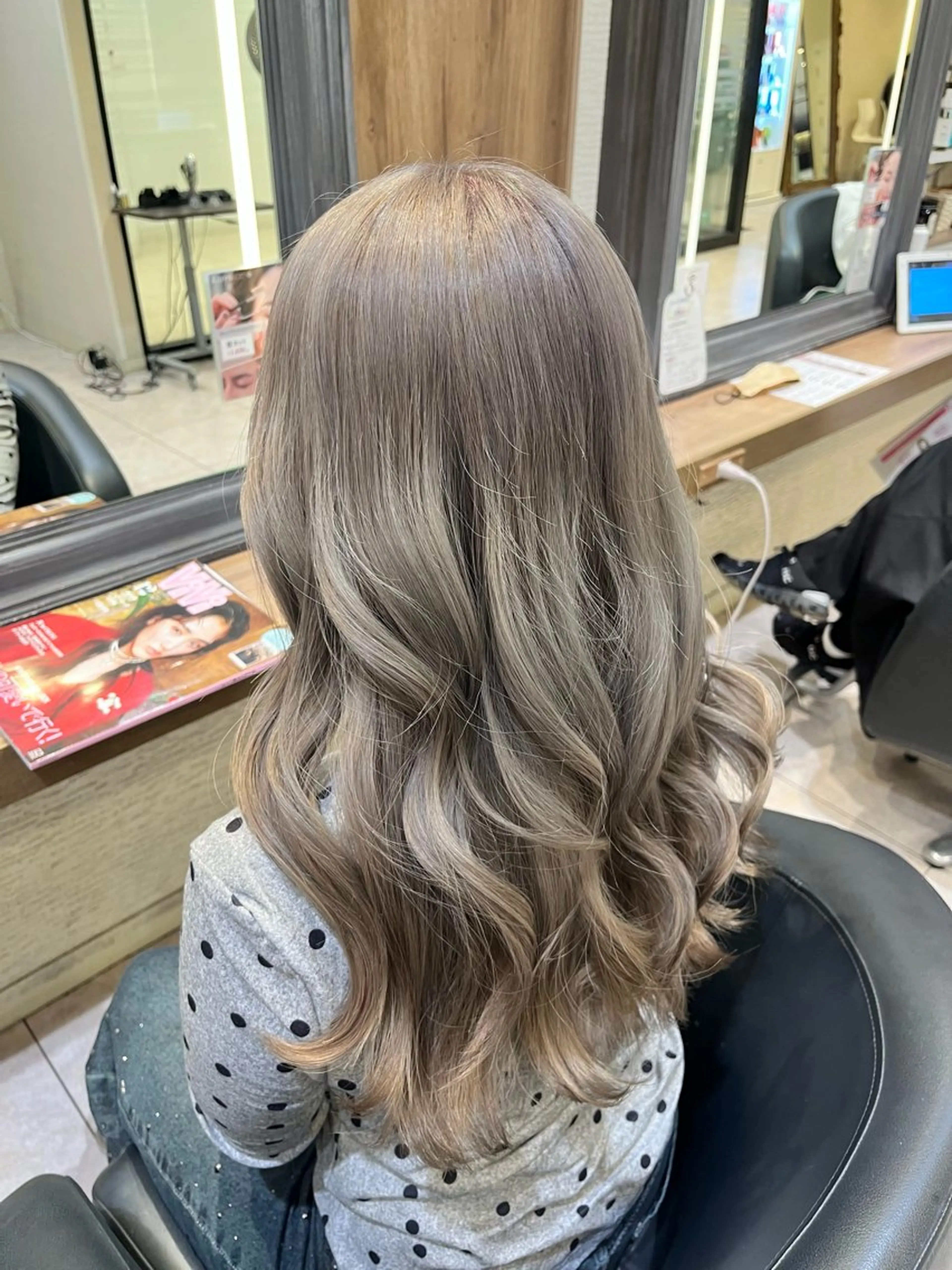 カラー ハイトーン／アレンジ 🩵NANAMIのヘアスタイル