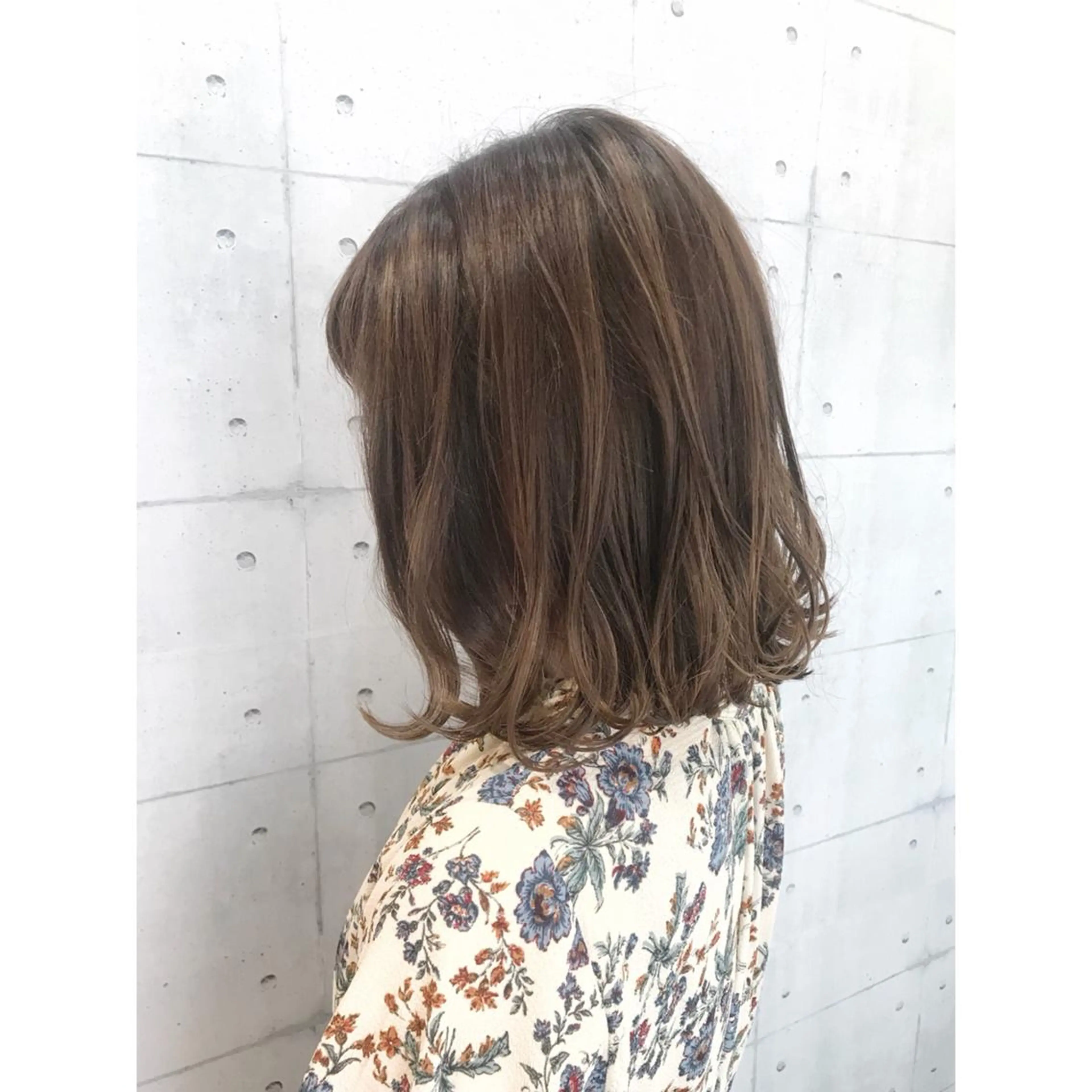 ミディアム カラー 高木 麻知子のヘアスタイル