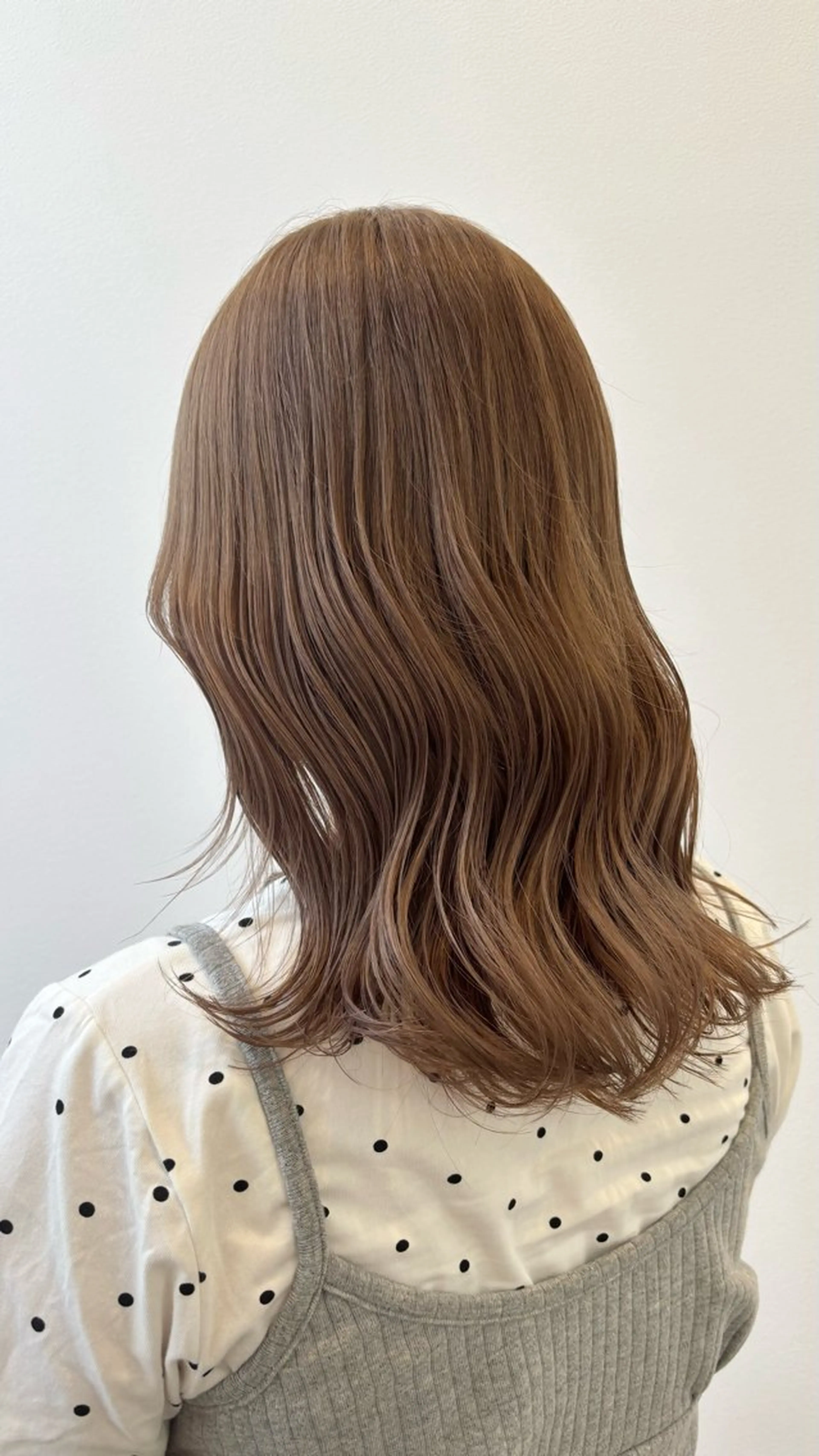 ミディアム ヘアカラー 根岸 麻菜のヘアスタイル