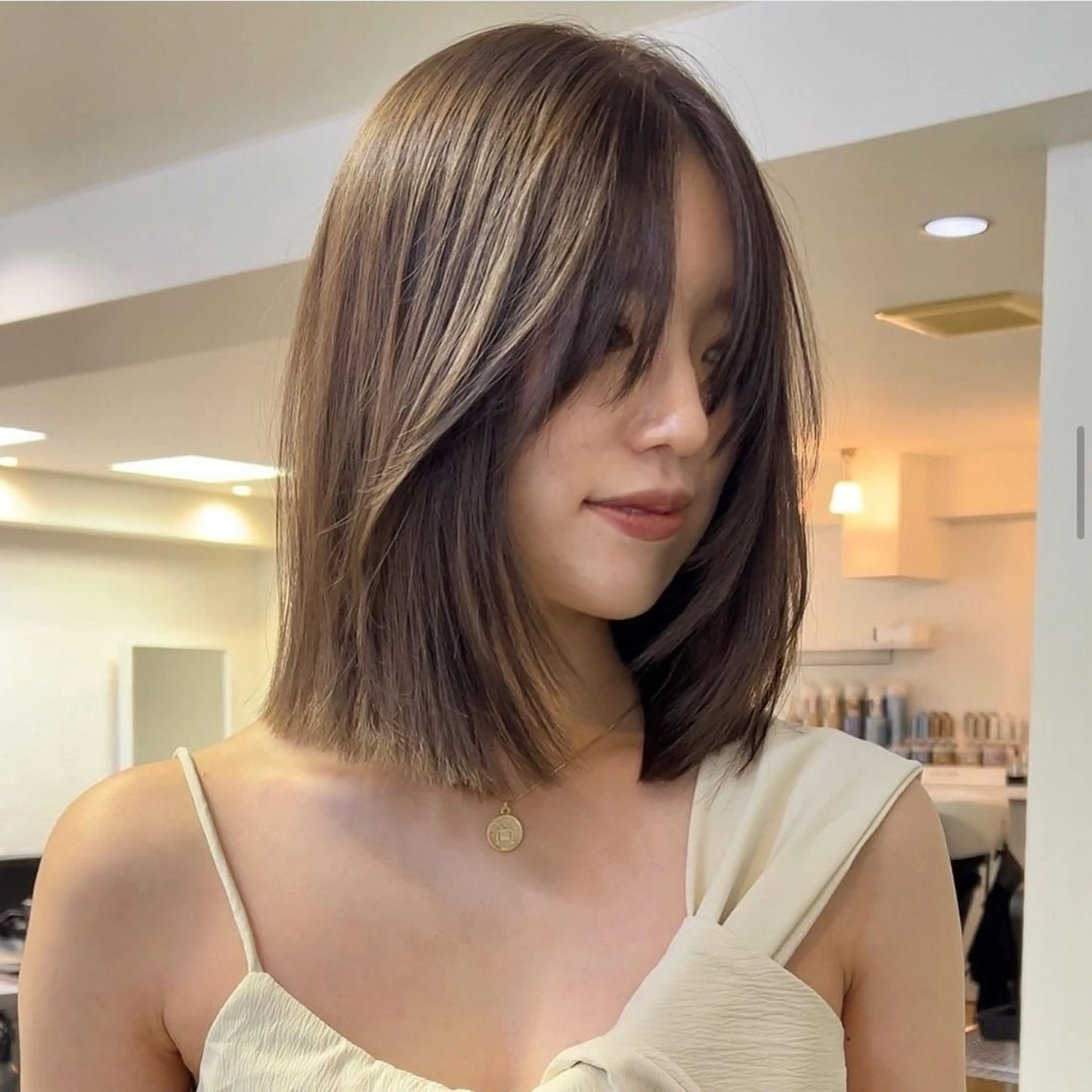 ミディアム 学生 韓国風ヘア おくれ毛 小顔カット 早藤 芙麗有のヘアスタイル