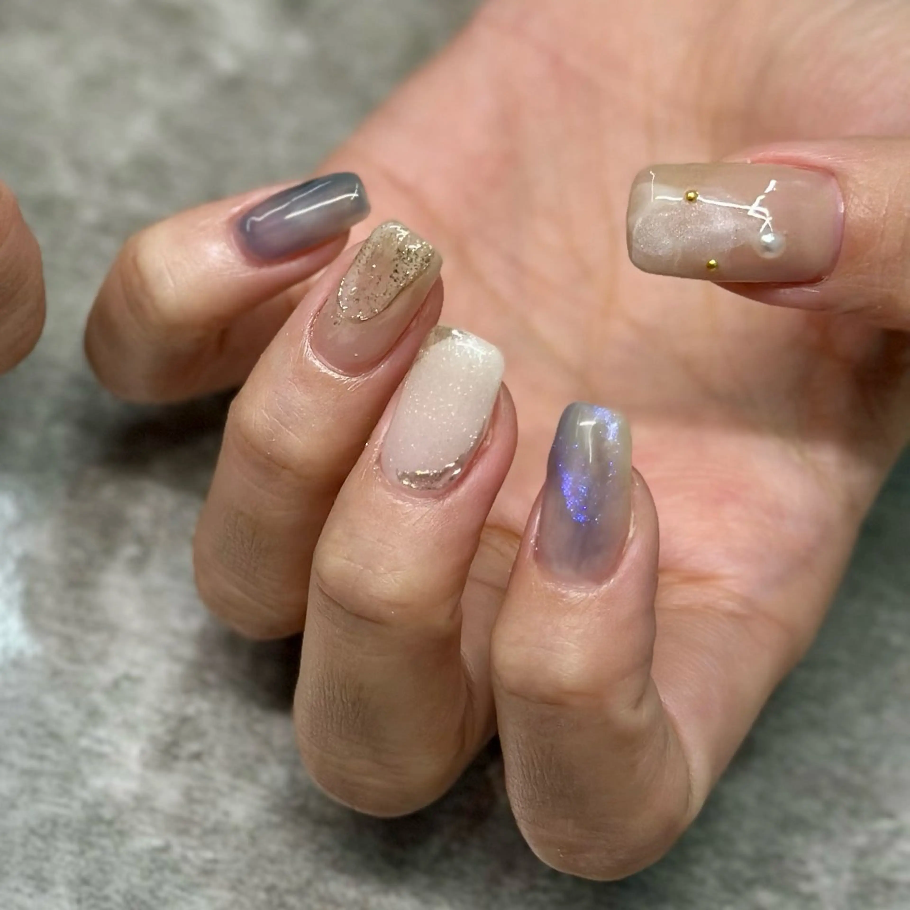 ネイル ハンドネイル 𝗺𝗮𝗸𝗶 .のネイルデザイン