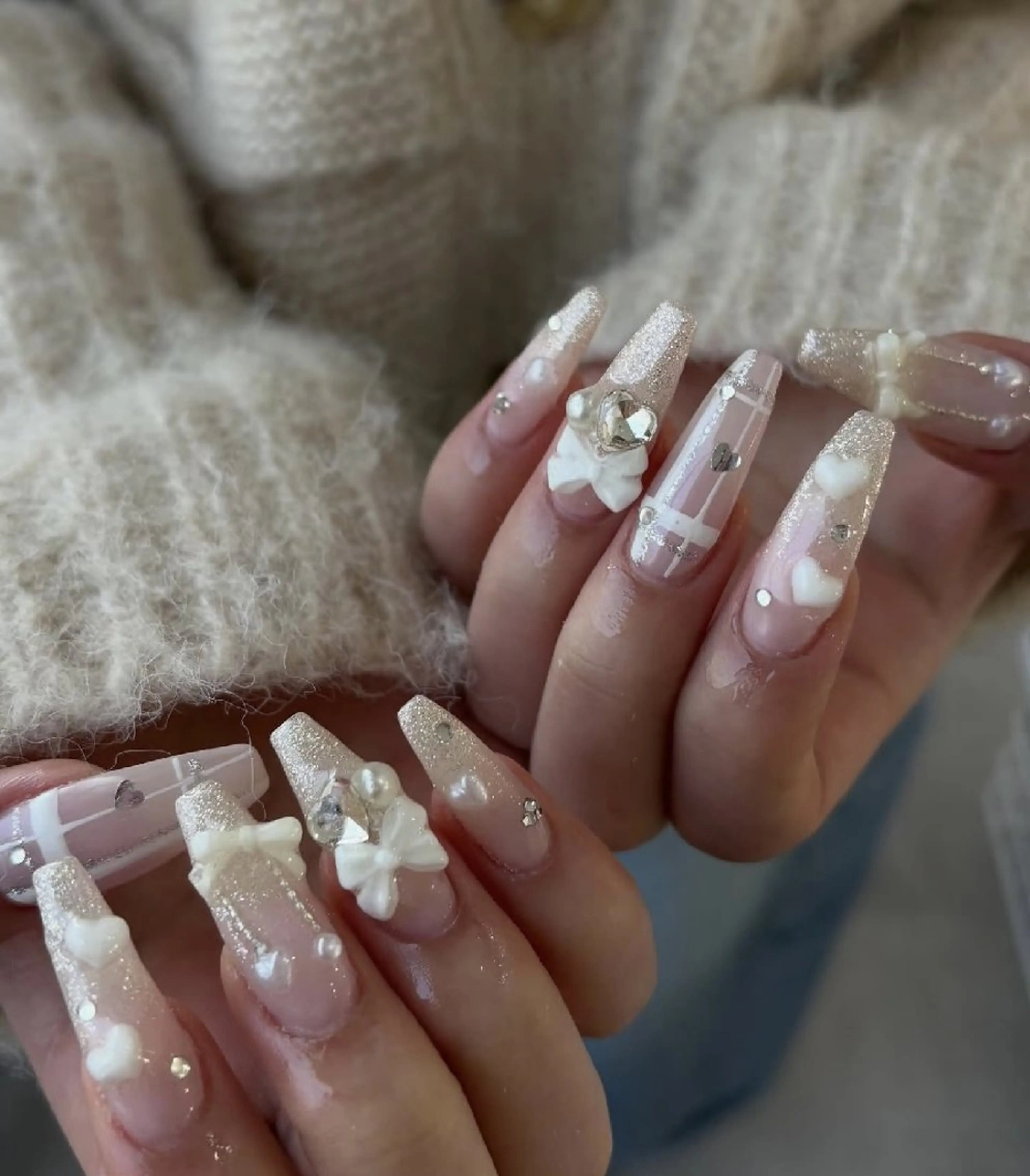 ネイル チークネイル フレンチネイル ジェルネイル ガーリー キラキラネイル ハンドネイル UM Nail Salonのネイルデザイン