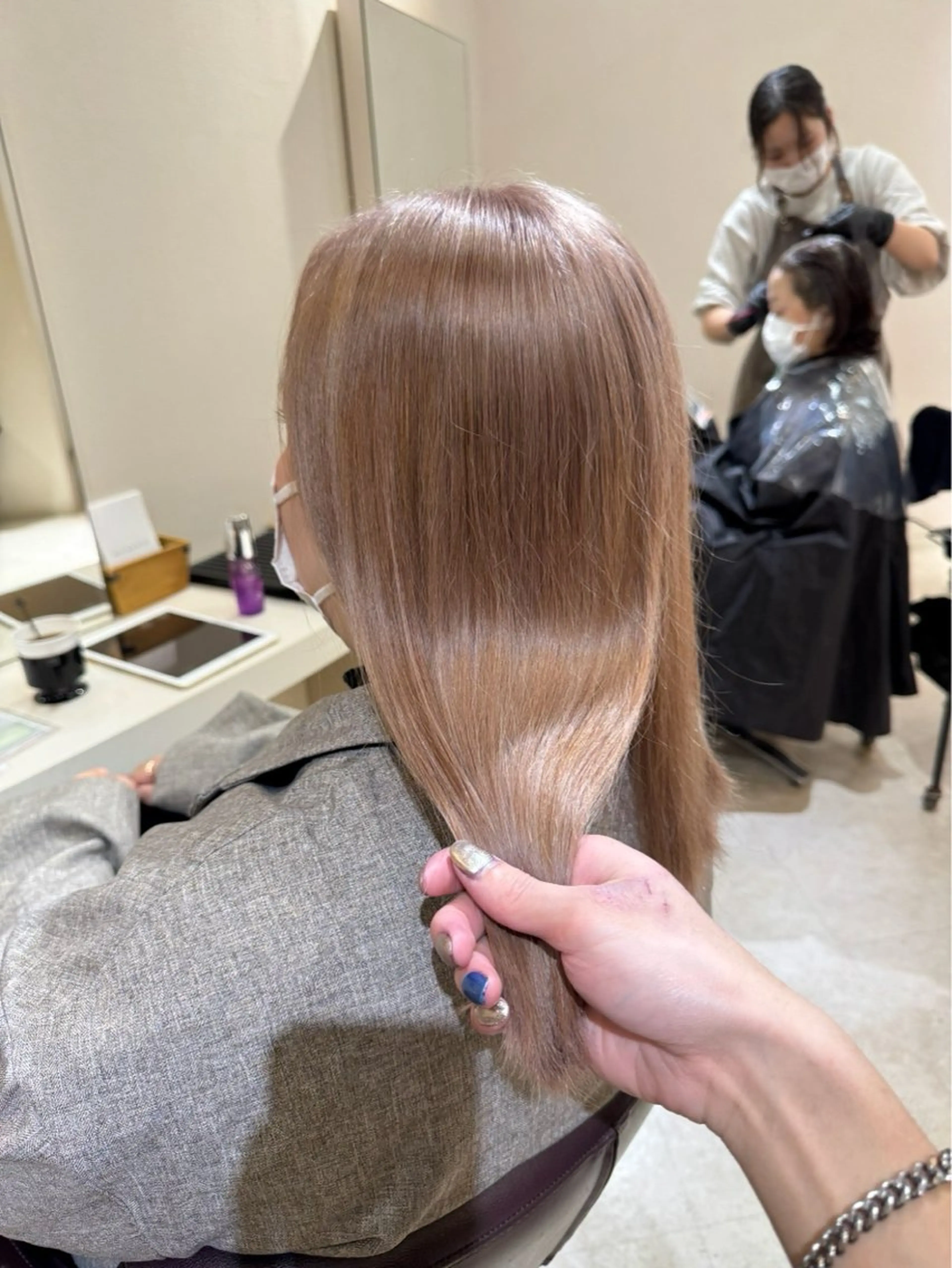セミロング カラー ブリーチ ケアブリーチ デザインカラー ハイトーンカラー インナーカラー GISEL 小倉のヘアスタイル
