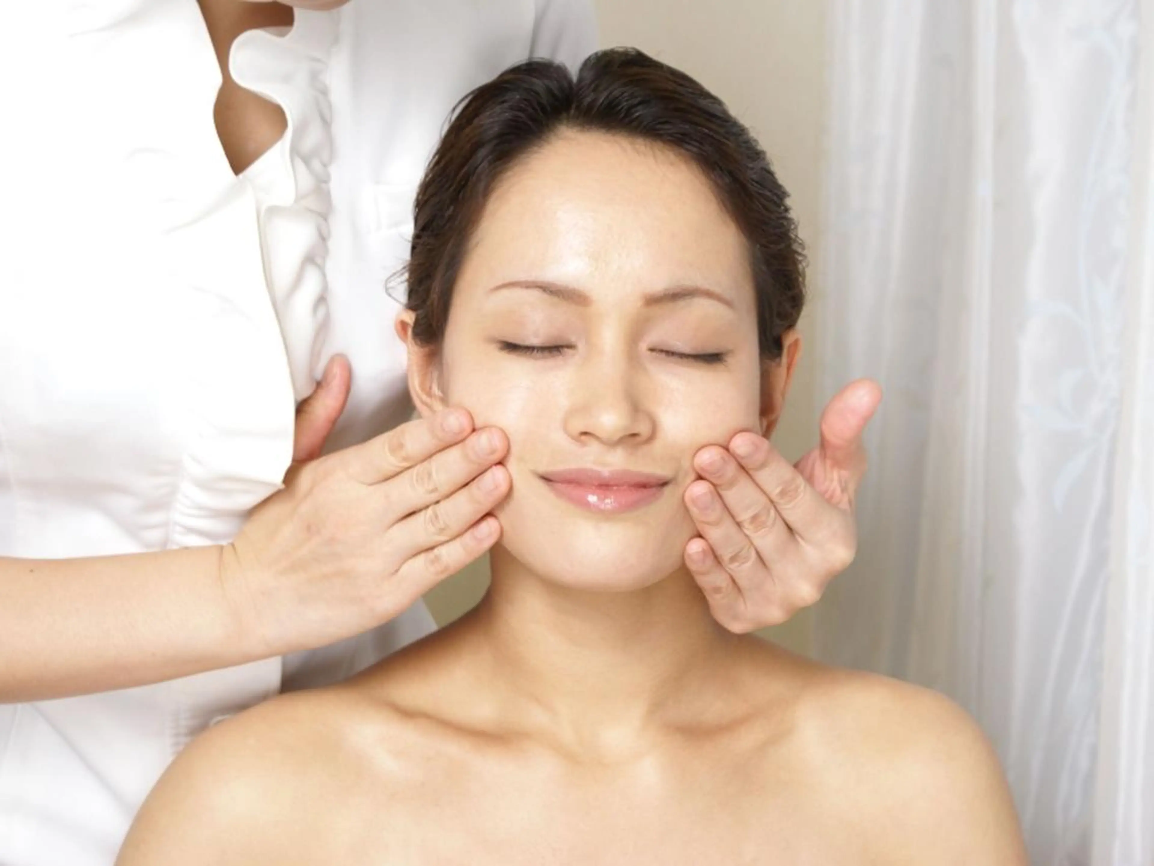 【小顔を目指す!】顔補整コース25分の写真