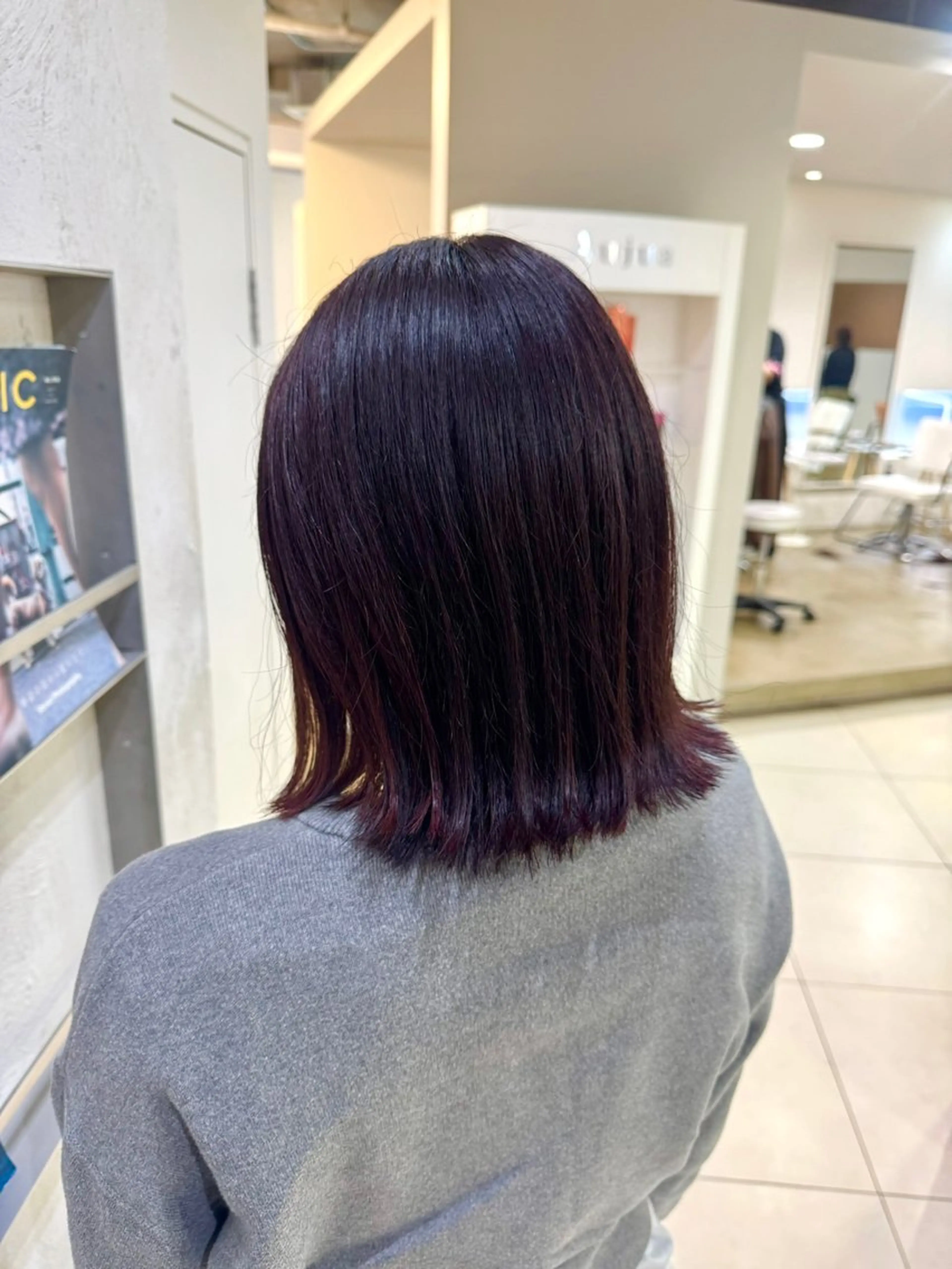 ミディアム 外ハネヘア カット ヘアカラー トリートメント [YUCCA] Junaのヘアスタイル