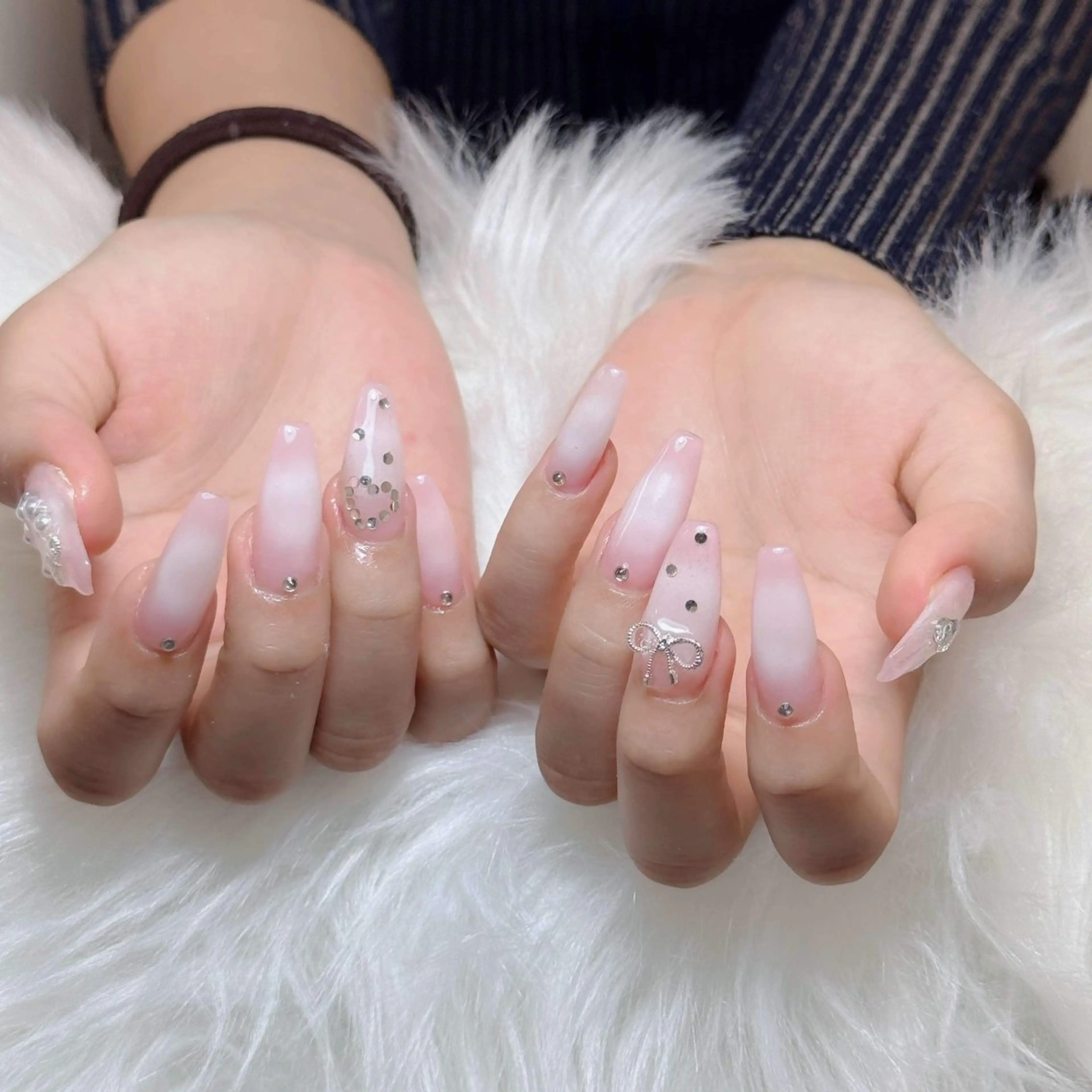 ネイル チークネイル フレンチネイル ジェルネイル ガラスフレンチ 韓国ネイル ハンドネイル ハンドケア Anh Nail 歌舞伎町のネイルデザイン