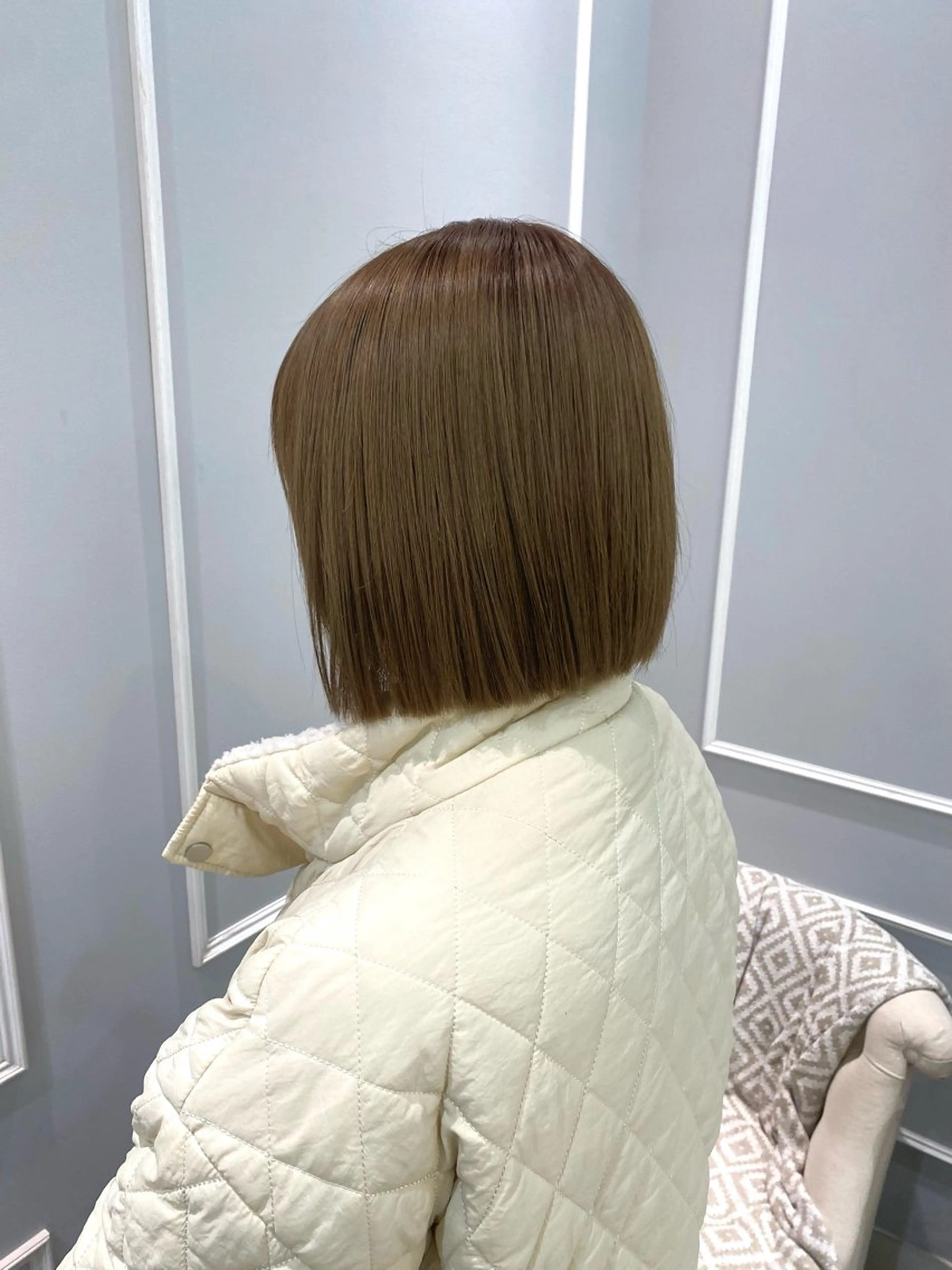 ショート カラー 切りっぱなしボブ ベージュカラー ブリーチ オリーブベージュ ボブ カット ヘアカラー トリートメント 韓国ヘア🍒渡辺 咲🍒のヘアスタイル