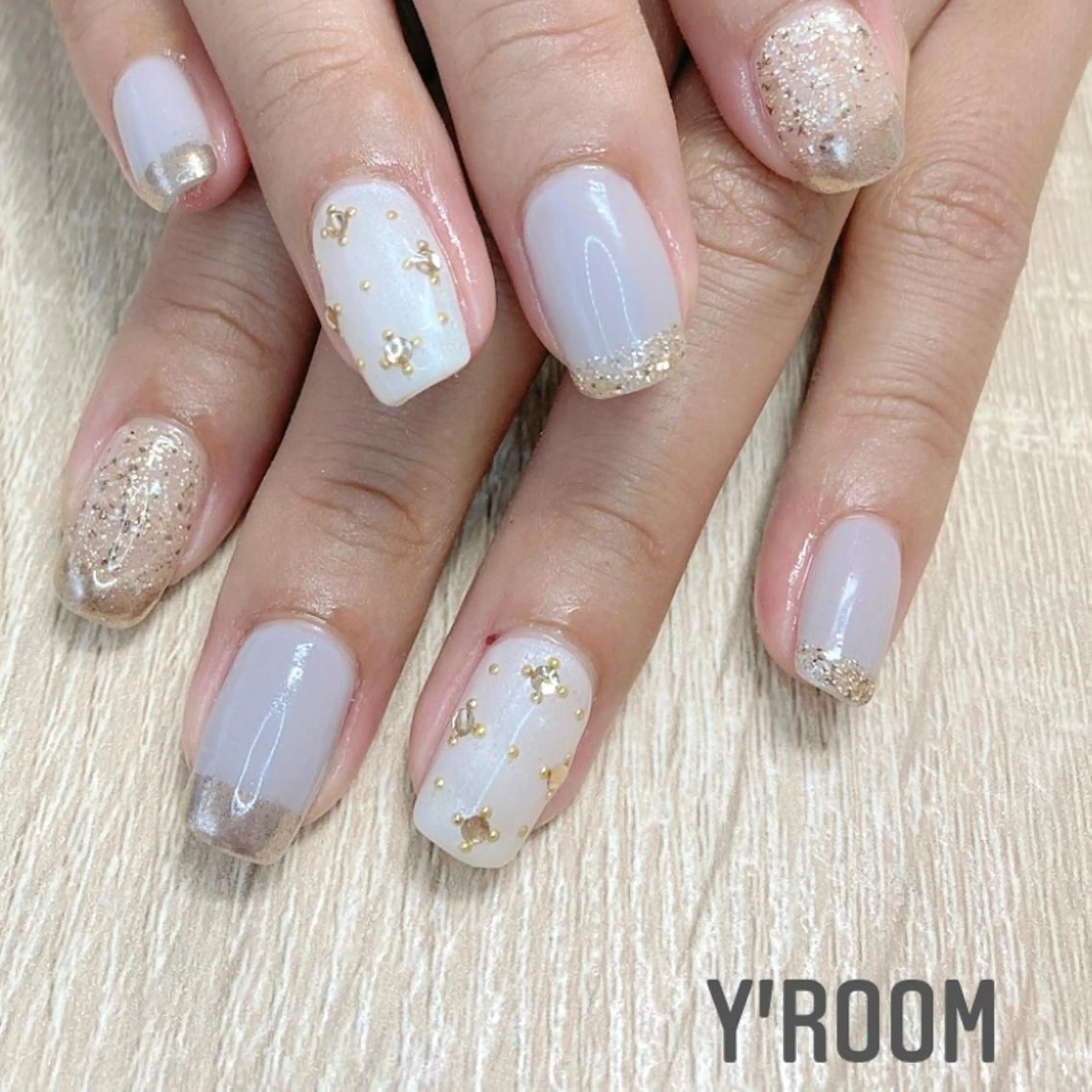 ネイル オーロラネイル フラッシュネイル フットネイル フレンチネイル ジェルネイル ハンドネイル YUKA （ネイリスト）のネイルデザイン