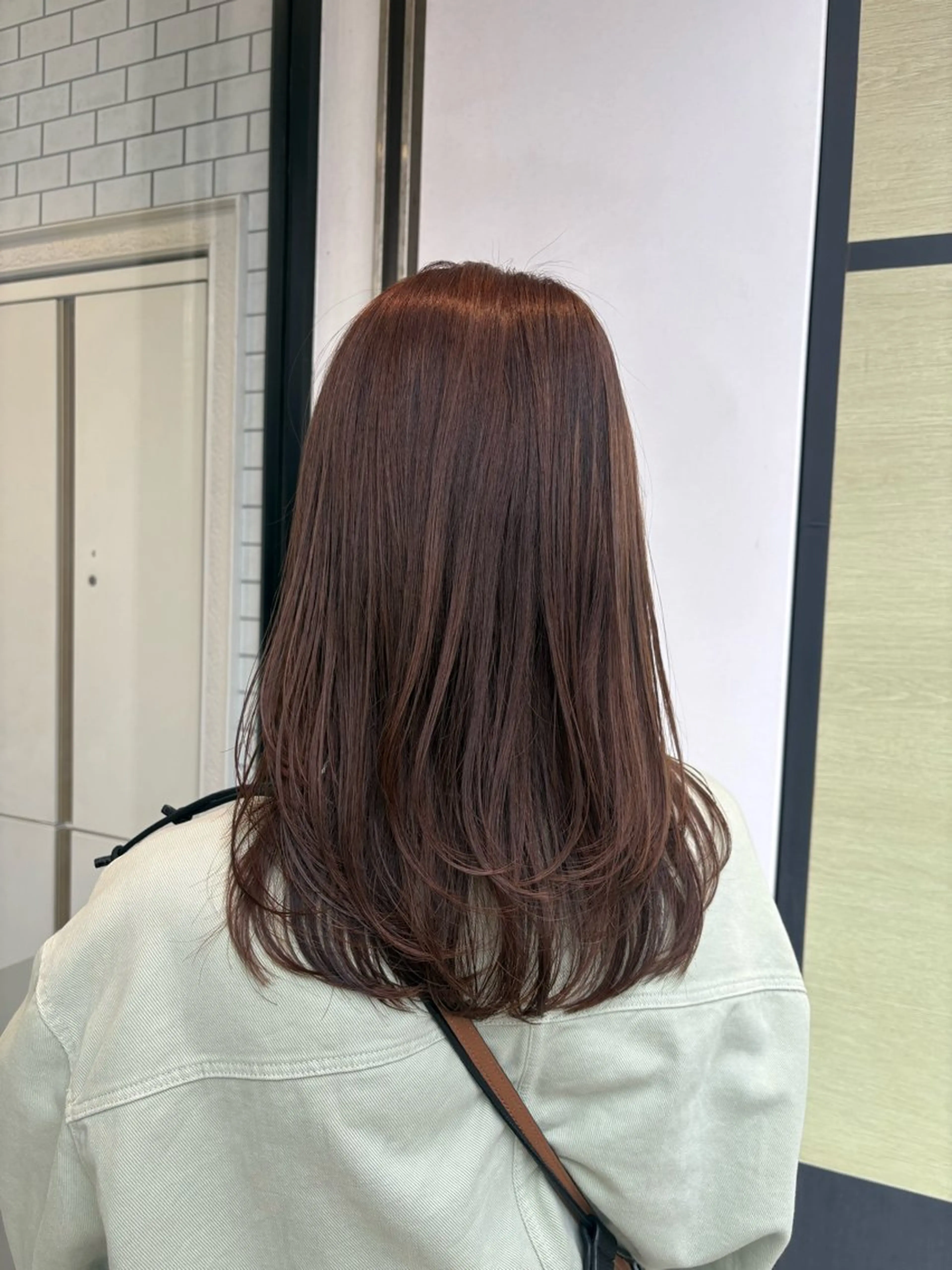 セミロング チョコレートブラウン レイヤーカット カット ヘアカラー トリートメント 艶髪/透明感カラー 🫧韓国ヘアのヘアスタイル
