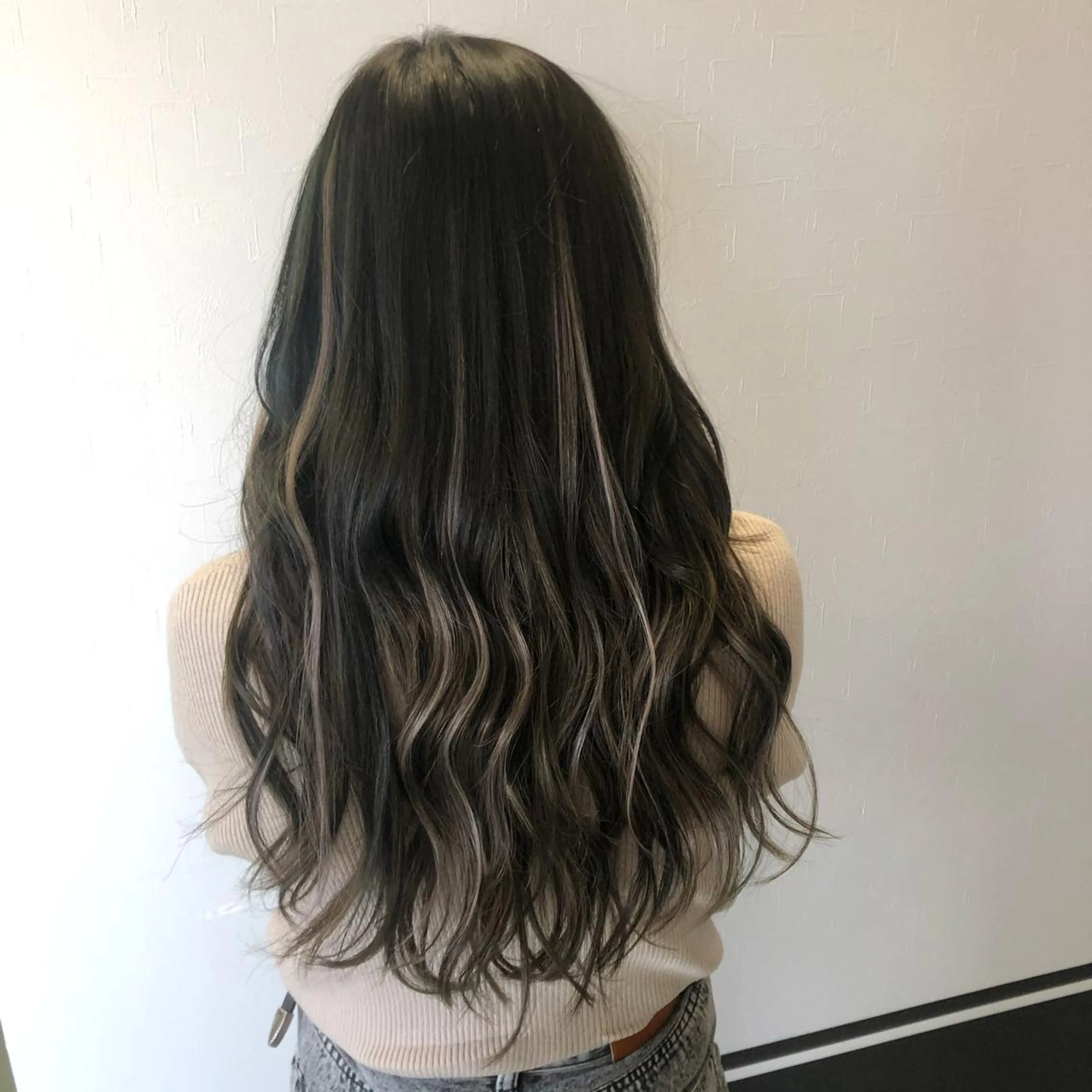 ロング 編み込みエクステ シールエクステ アッシュ エクステ ハイライト UNDER vr 【アンダーバー】のヘアスタイル