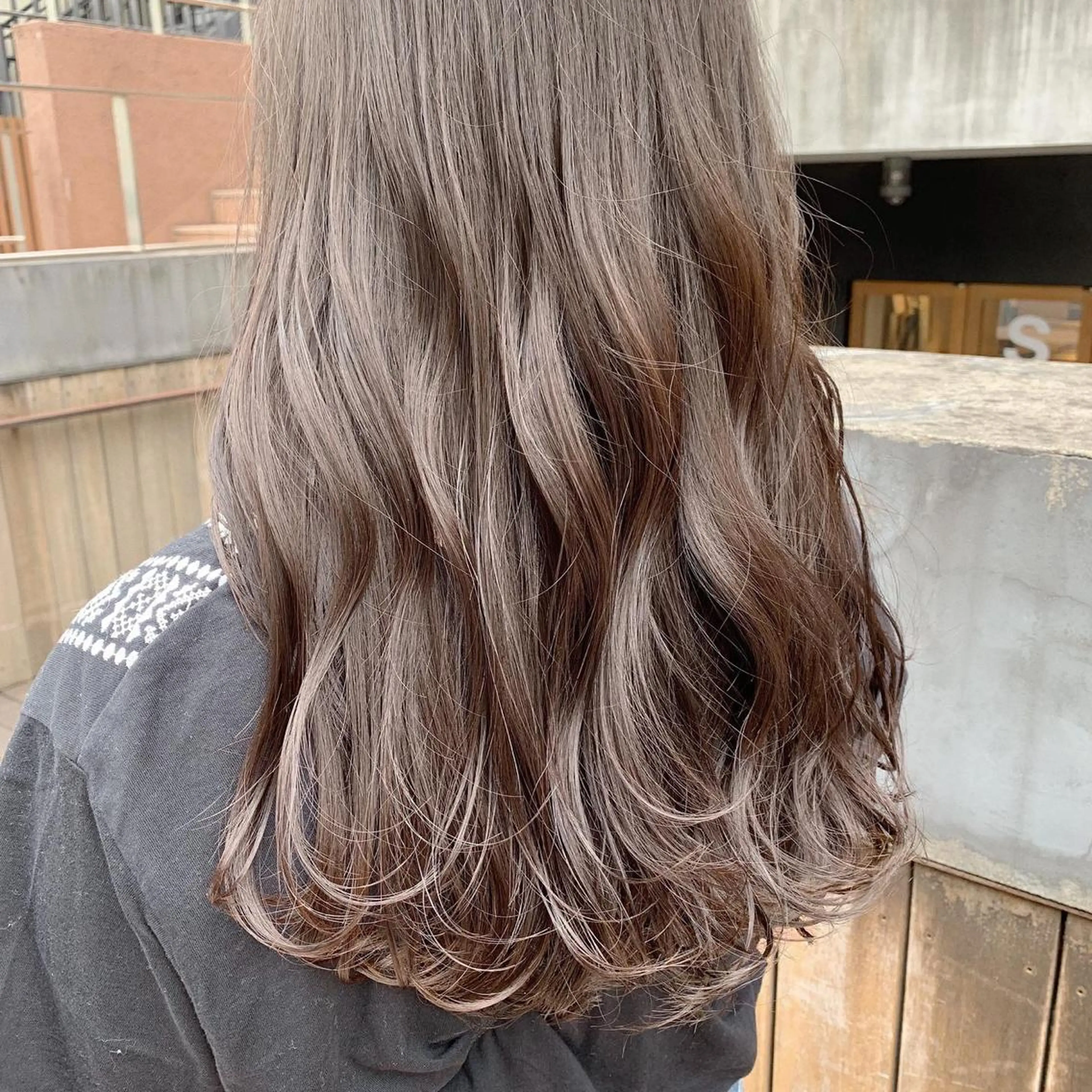 セミロング カラー パーマ ヘアアレンジ セミロングパーマ トリートメント 松田 亮葉のヘアスタイル