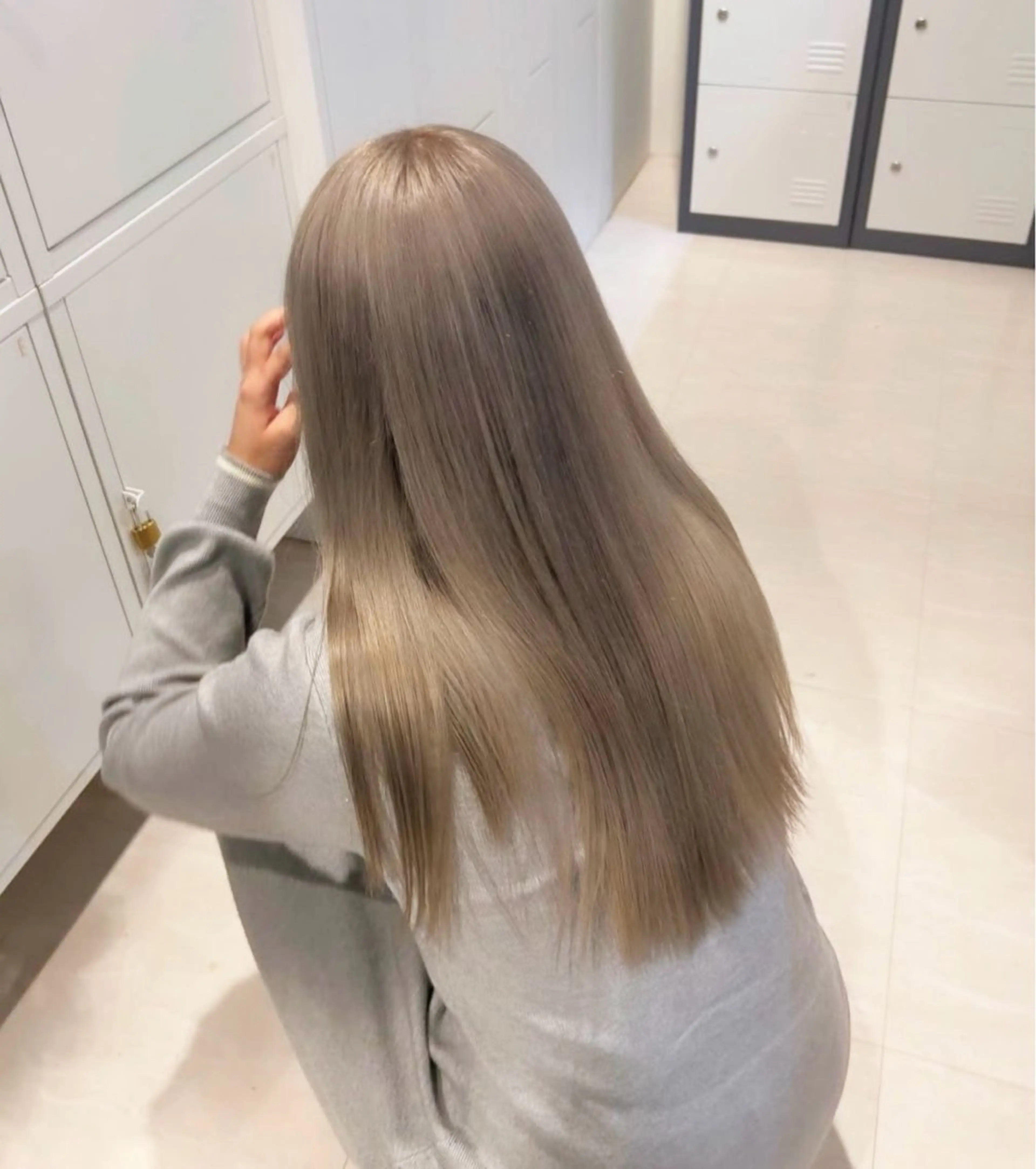 カラー 透明感カラー ニトウ レイナのヘアスタイル