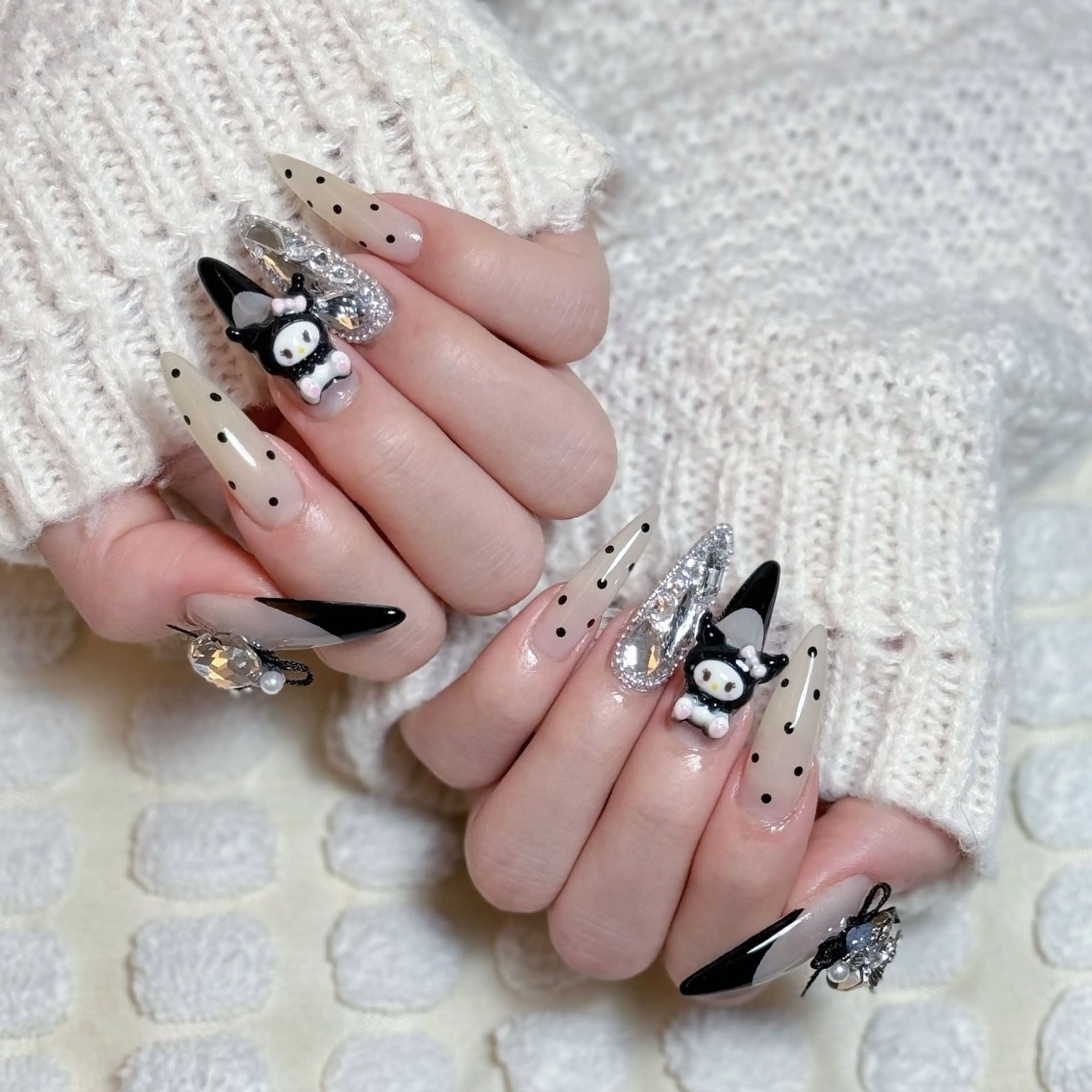 ネイル ドット フレンチネイル ワンホンネイル nailsalon ChuColaのネイルデザイン