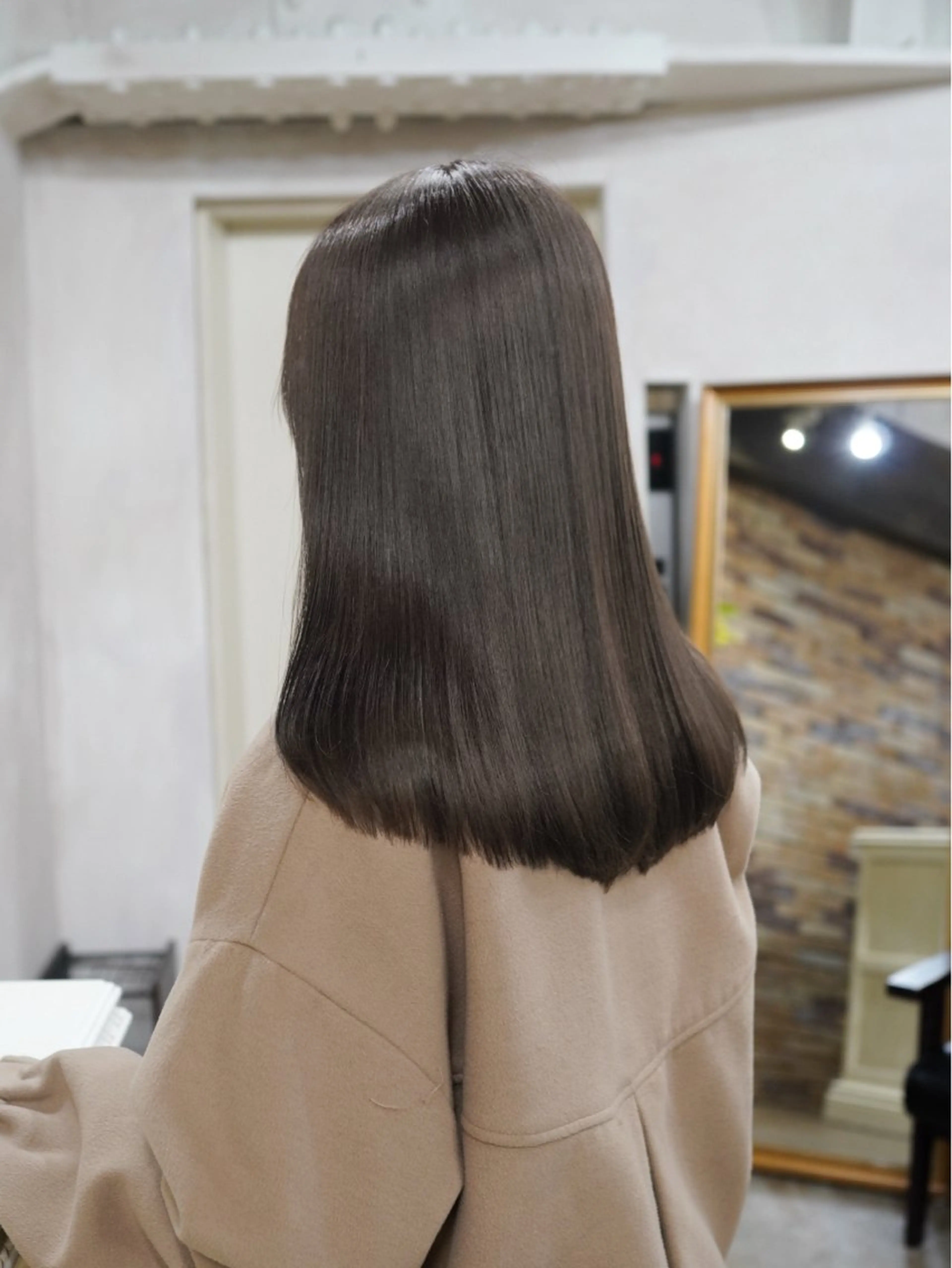 セミロング カラー ヘアカラー トリートメント レイヤーカット/ 艶カラー/みらいのヘアスタイル