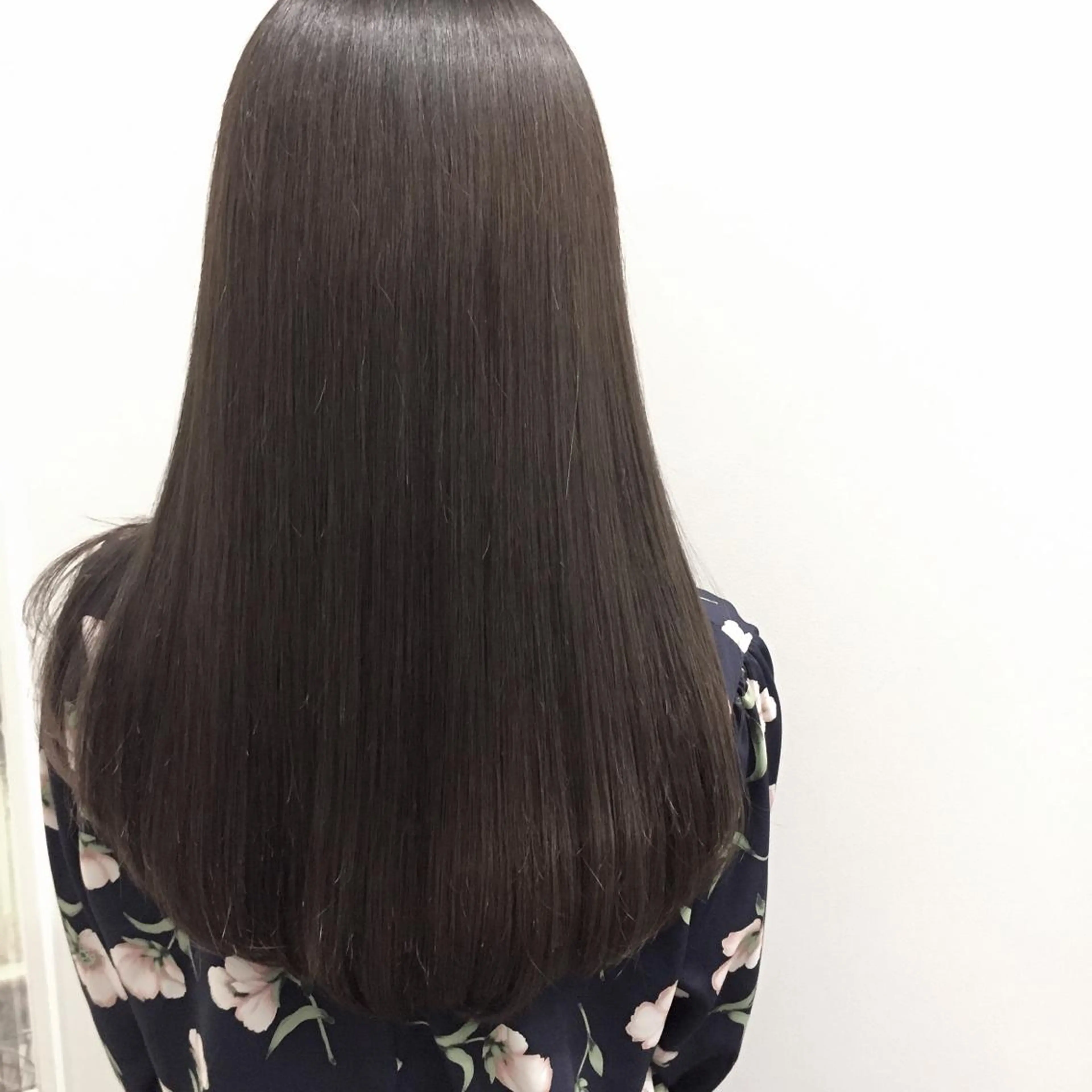 セミロング カラー ダブルカラー グレージュ カット ヘアカラー LIBERTY所属・【代表】田川 祐也のヘアスタイル