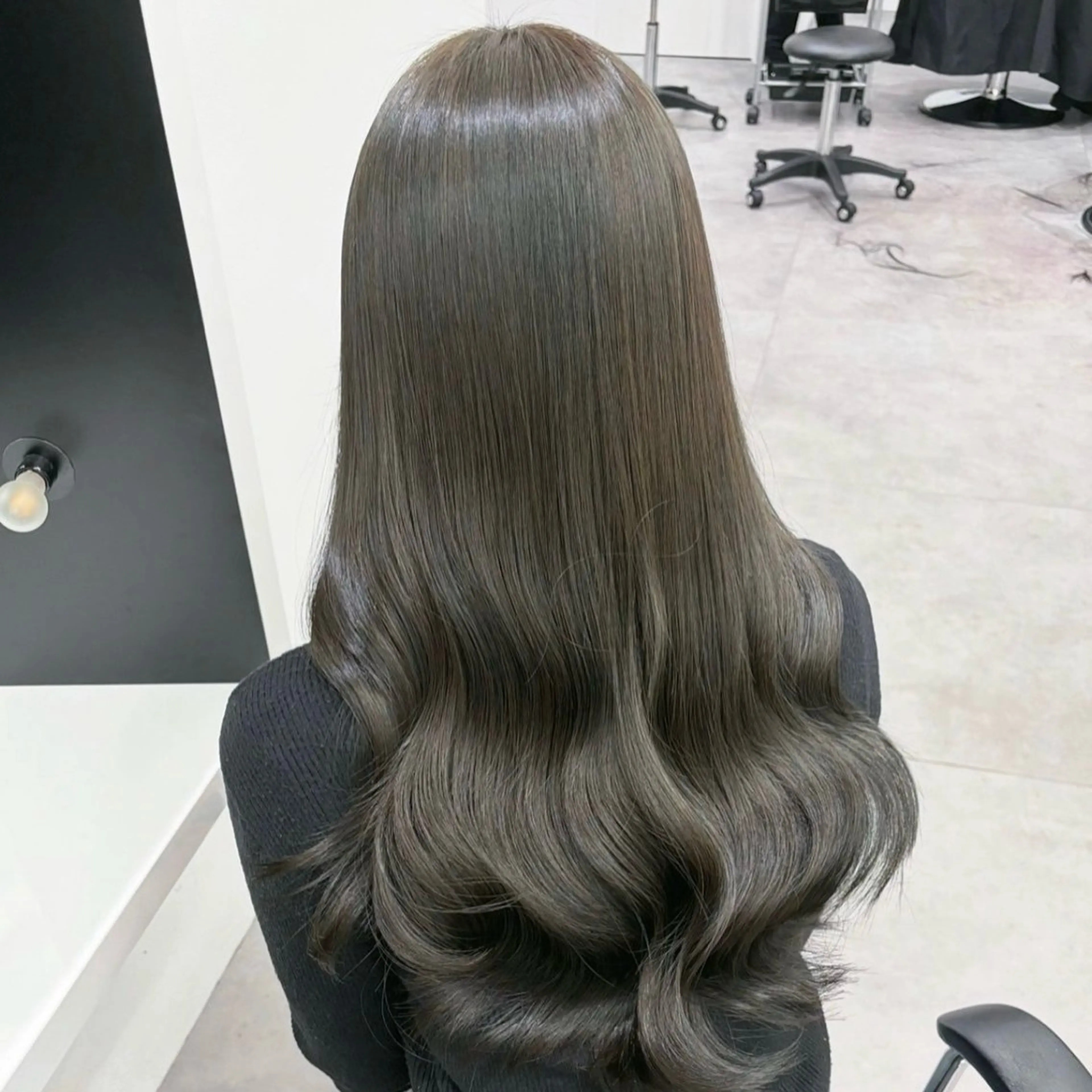 ロング カラー ベージュカラー 黒髪 ブリーチ ブルーカラー ブルーブラック Mio/韓国風 透明感カラー/西梅田のヘアスタイル