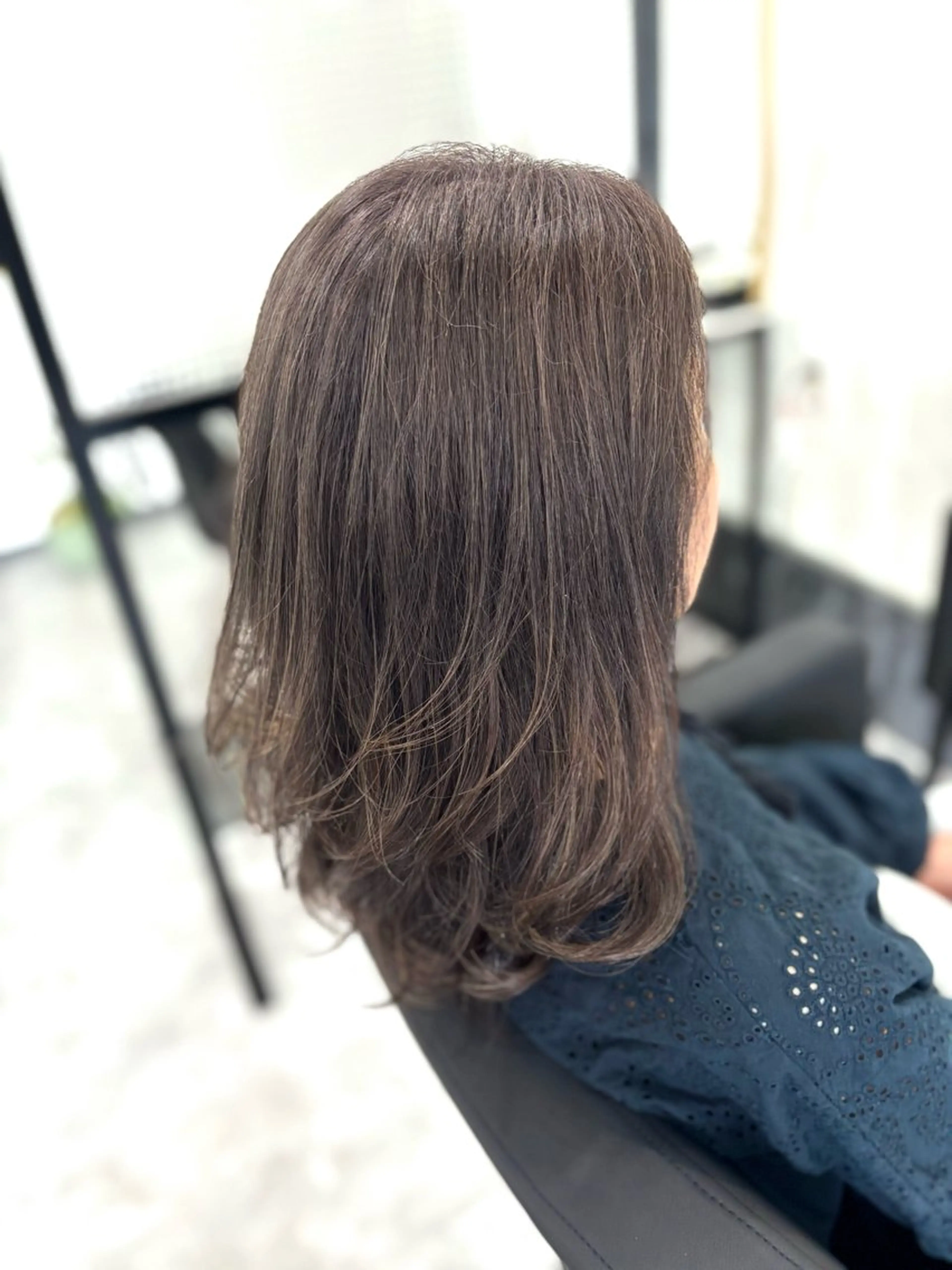 セミロング ハイライト 髪質改善 レイヤーカット 縮毛矯正 酸性ストレート ヘアカラー SUGAMI ✴︎ Hikariのヘアスタイル