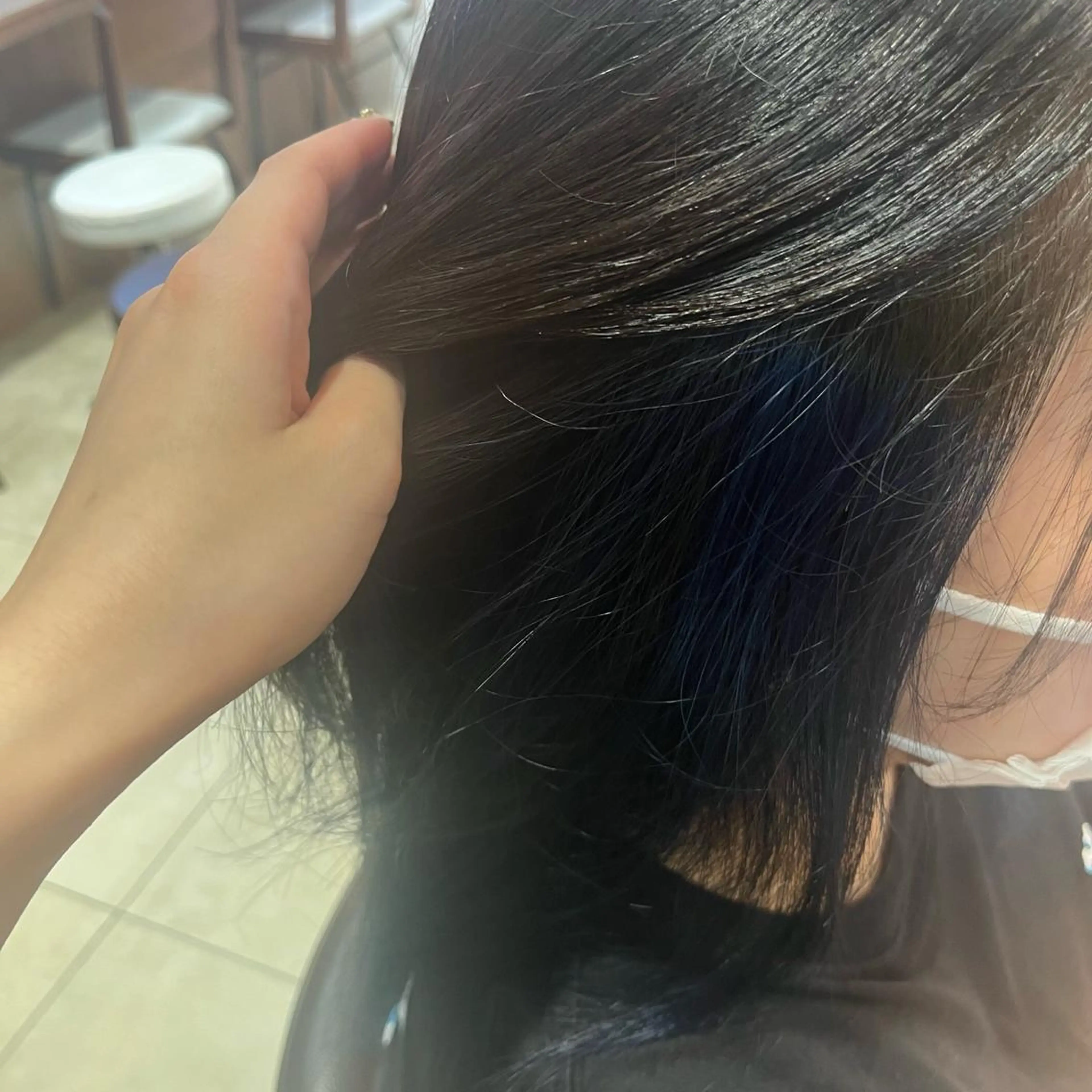 カラー 安達 葵のヘアスタイル