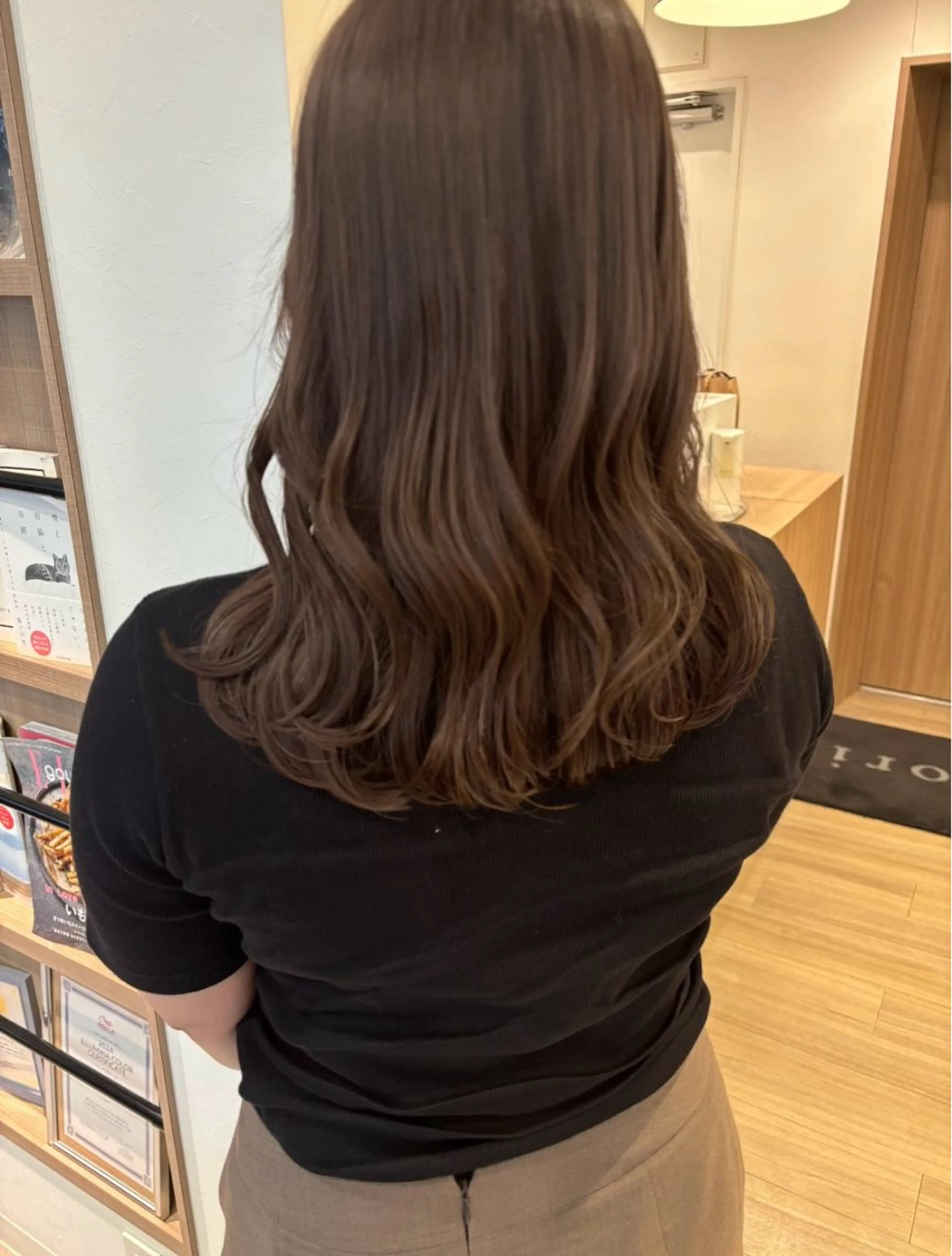 ミディアム アッシュ アッシュグレー アッシュグレージュ トリートメント モテ髪‎🫧赤み消し カラー表参道きょうこのヘアスタイル