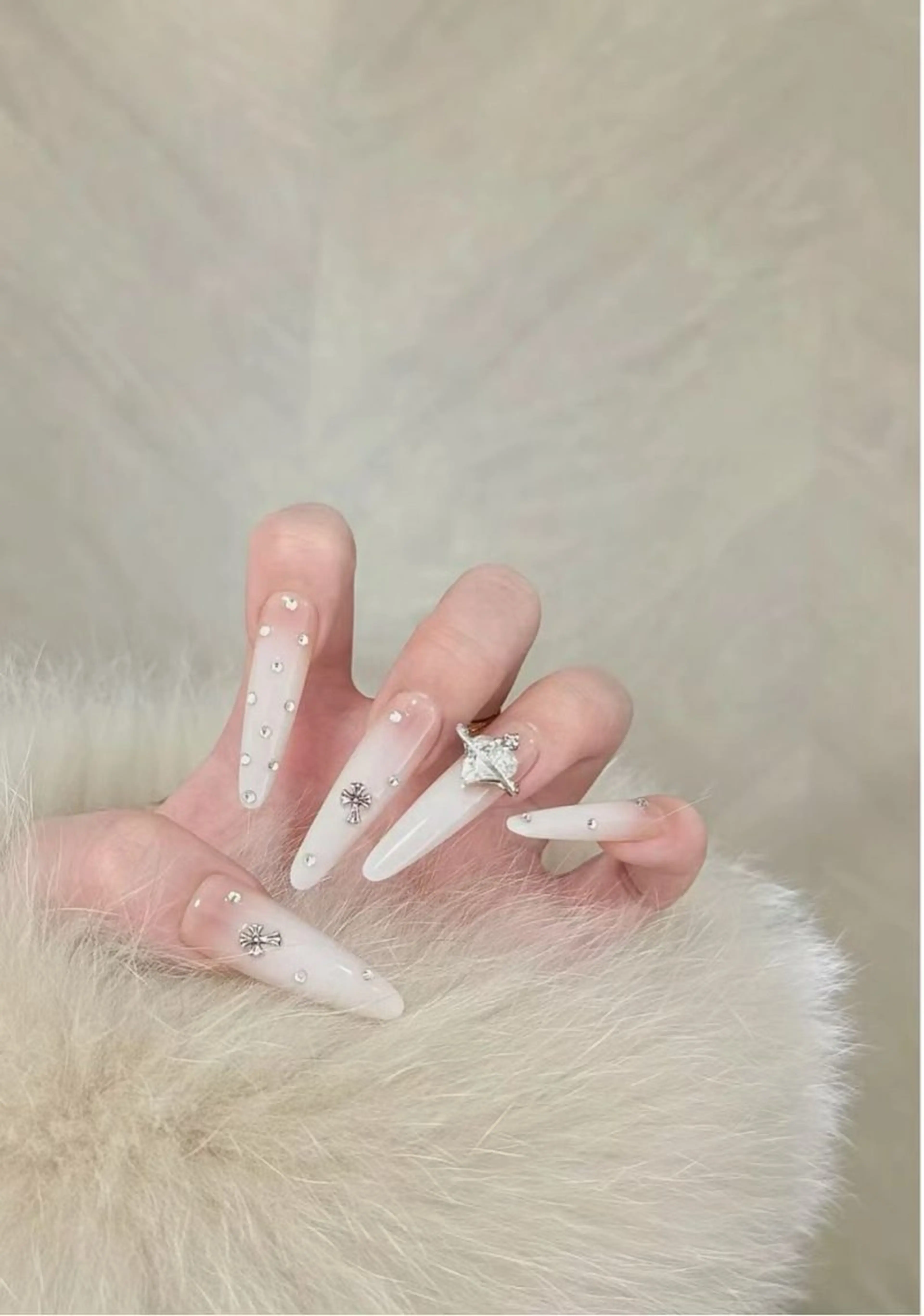 ネイル アートネイル オーロラネイル チークネイル フレンチネイル ガラスフレンチ ハンドネイル 🎀YooLi Nail salonのネイルデザイン