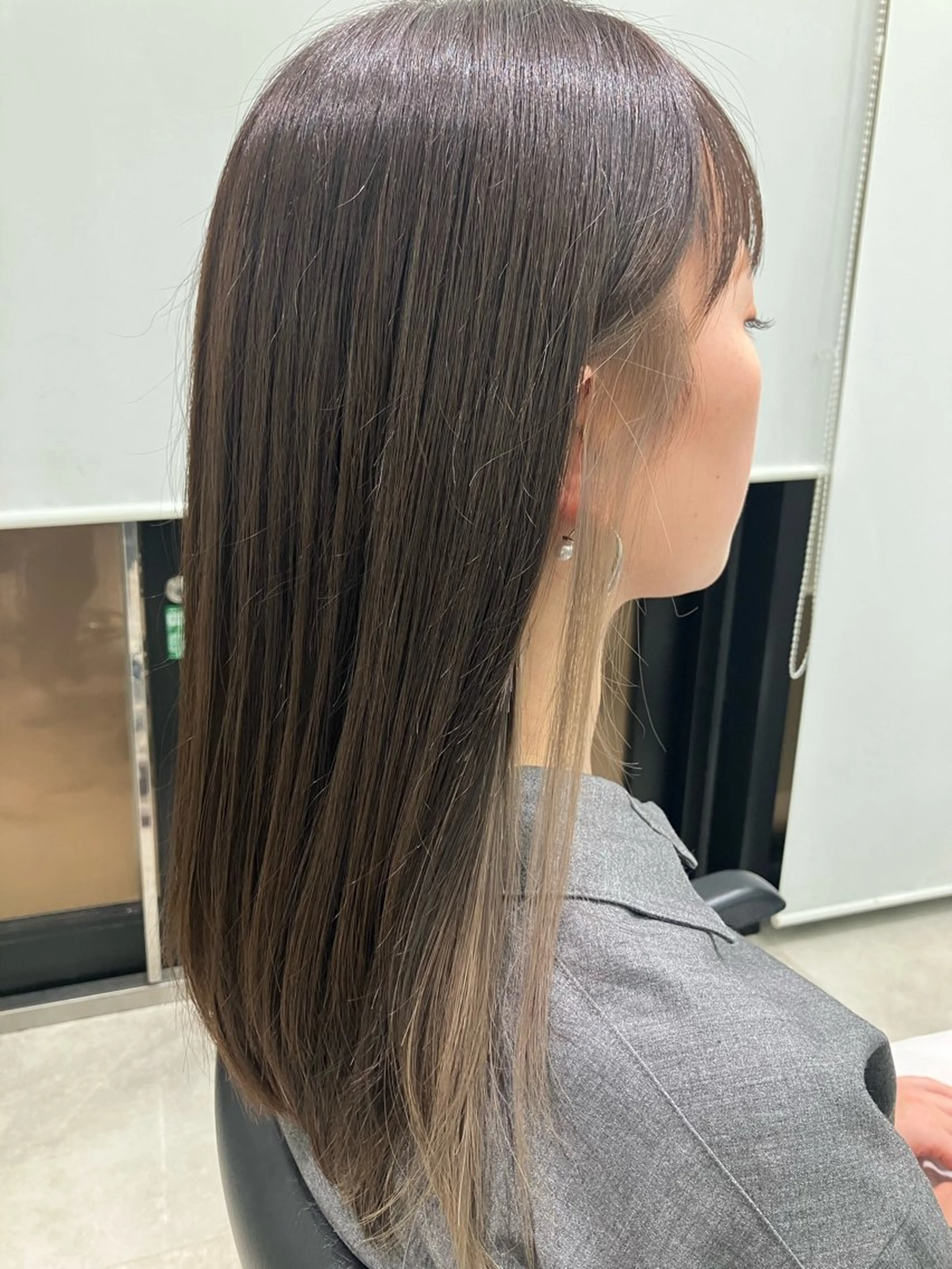 ロング カラー アッシュ ベージュカラー ブリーチ ケアブリーチ インナーカラー 髪質改善/艶カラー 縮毛矯正/みほのヘアスタイル