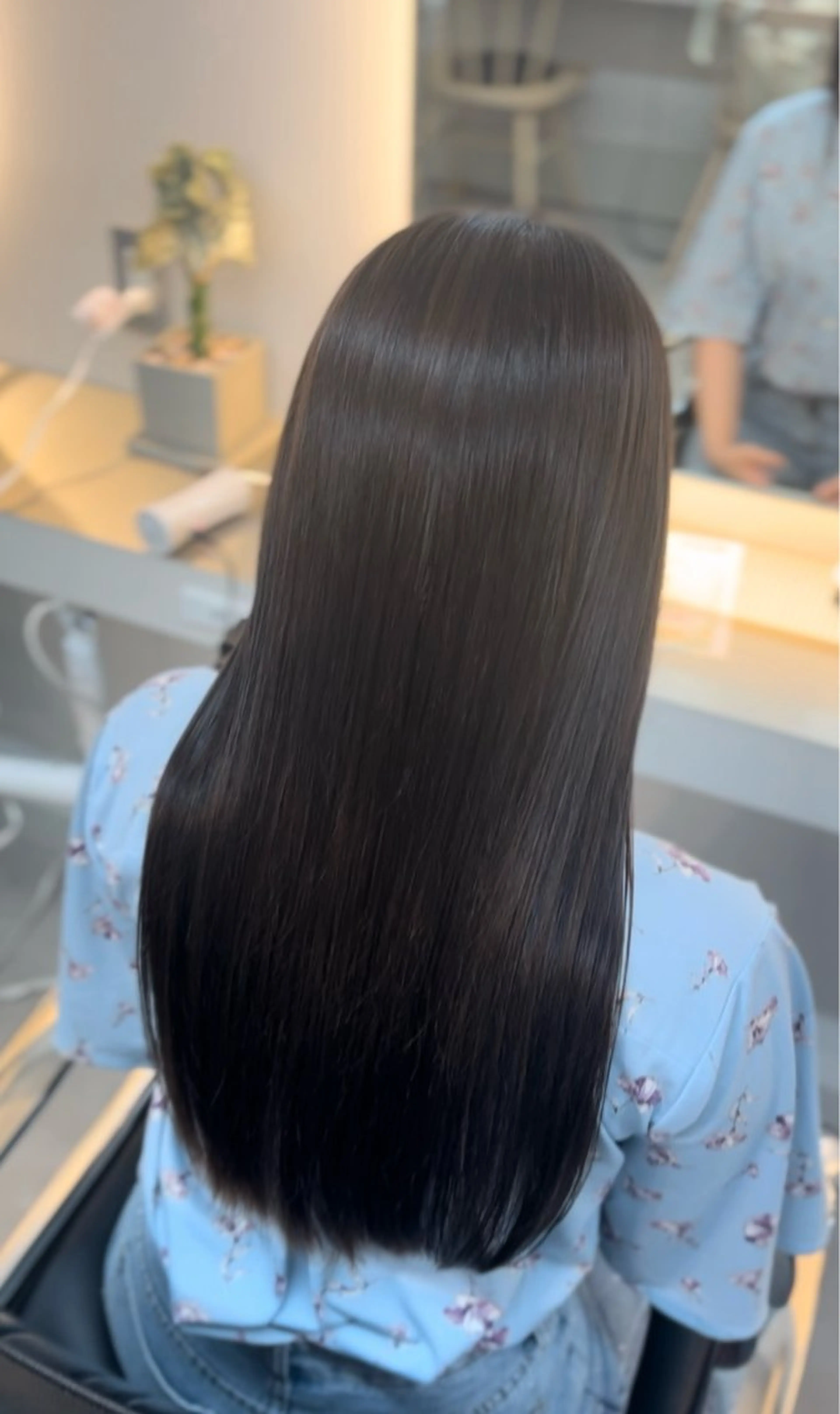 ロング カラー オガワ アヤナのヘアスタイル