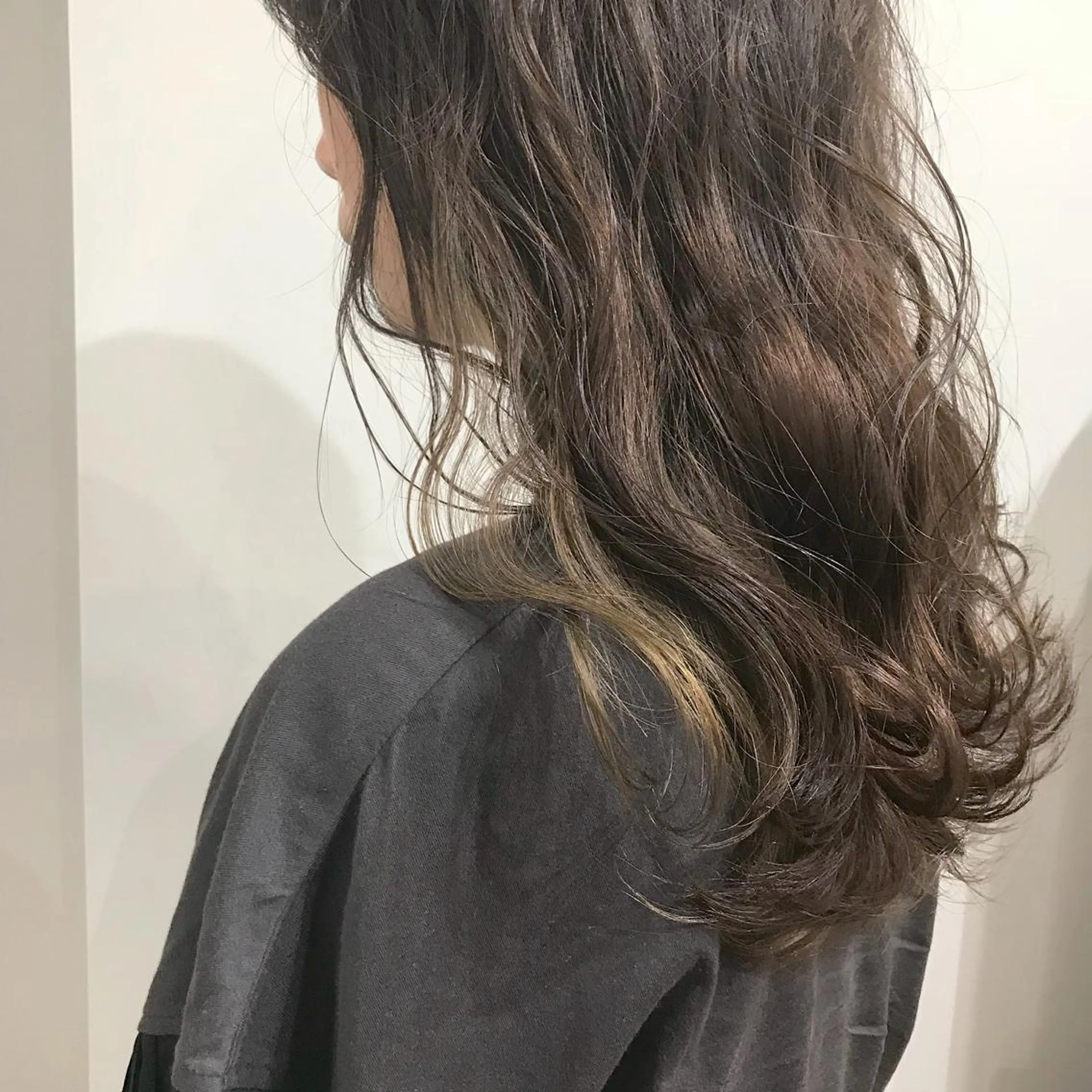 ロング カラー ベージュカラー ヘアカラー トリートメント salowin梅田所属・レイヤー/顔周り /AKARIのヘアスタイル