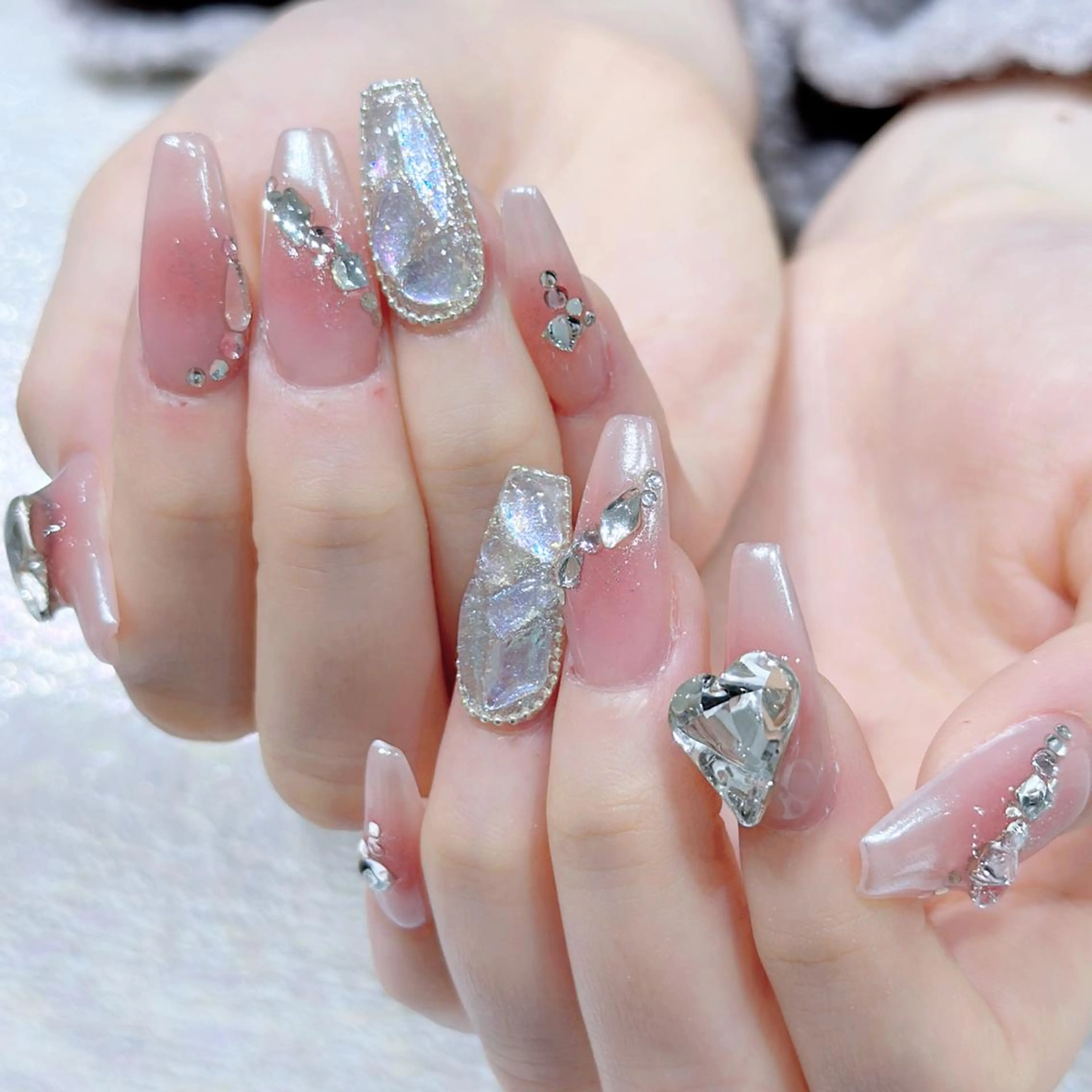 ネイル ハンドネイル Queens PUPUのネイルデザイン