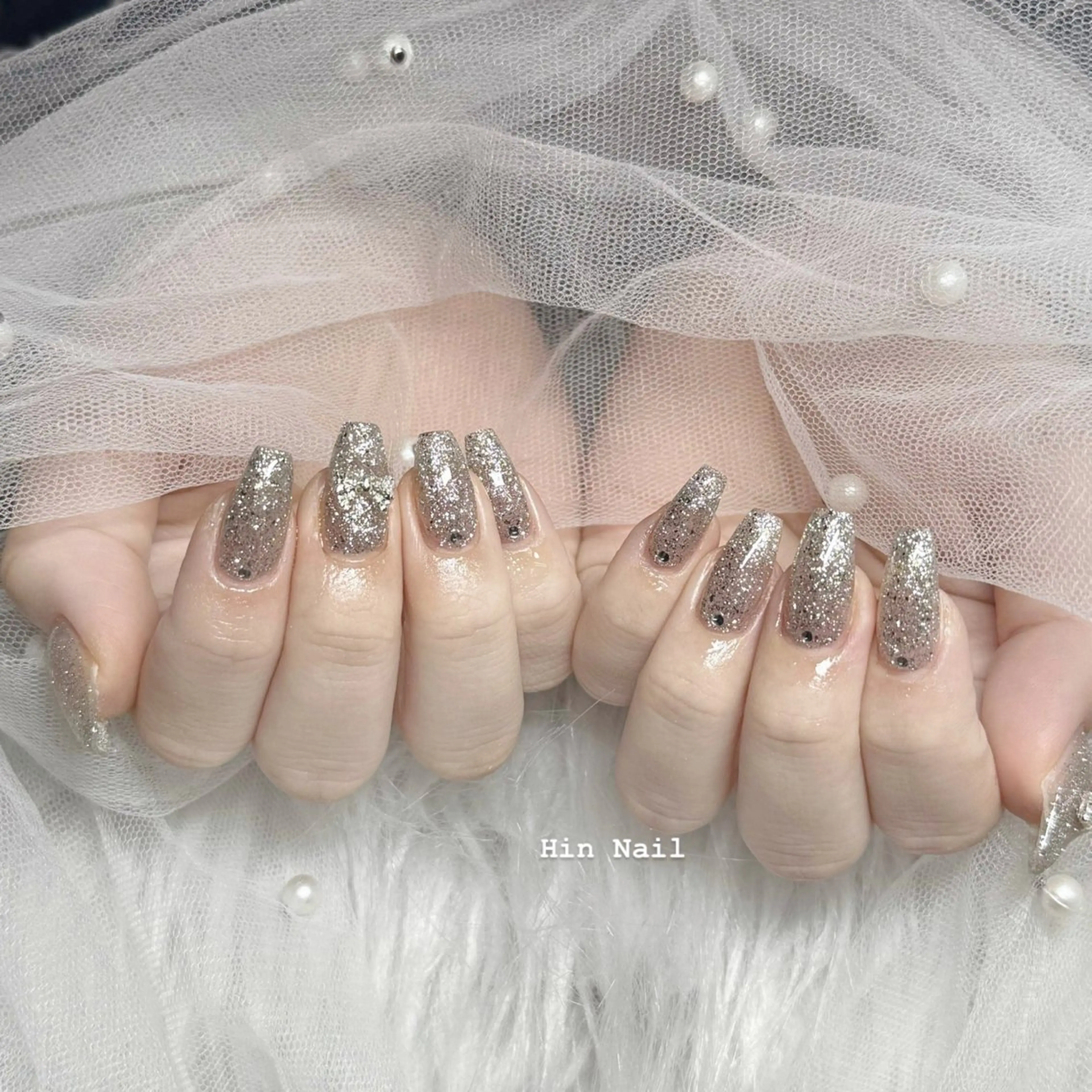 ネイル ボルドー チークネイル フレンチネイル グラデーション キラキラネイル ハンドネイル HIN NAILのネイルデザイン