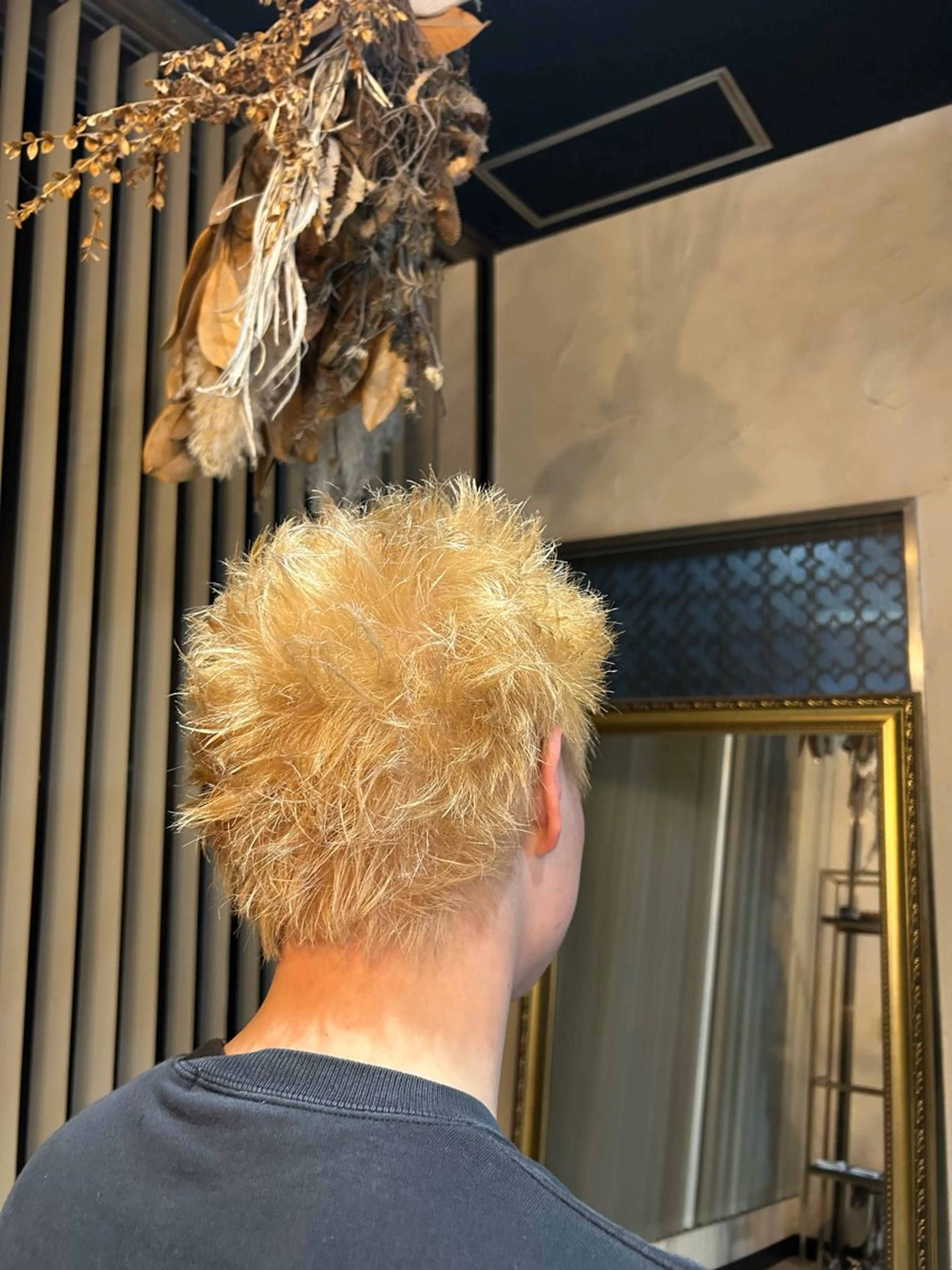 カラー メンズ メンズブリーチ ベージュカラー ブリーチ ミルクティーベージュ ヘアカラー BOOBEE所属・植吉 琉月のヘアスタイル