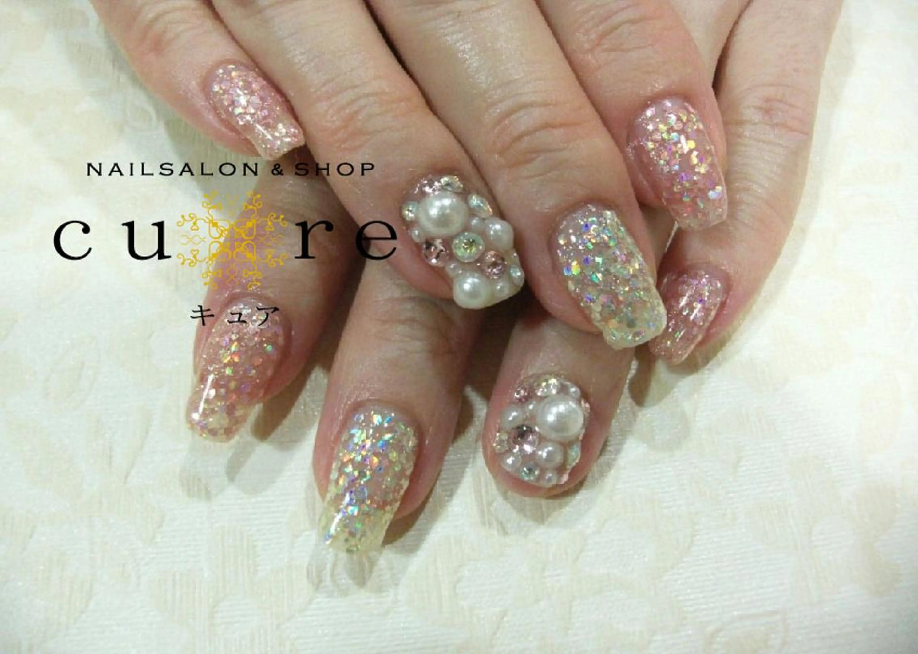 ミディアム ネイル ホログラムネイル キラキラネイル ストーンネイル ネイルサロン Cureのネイルデザイン