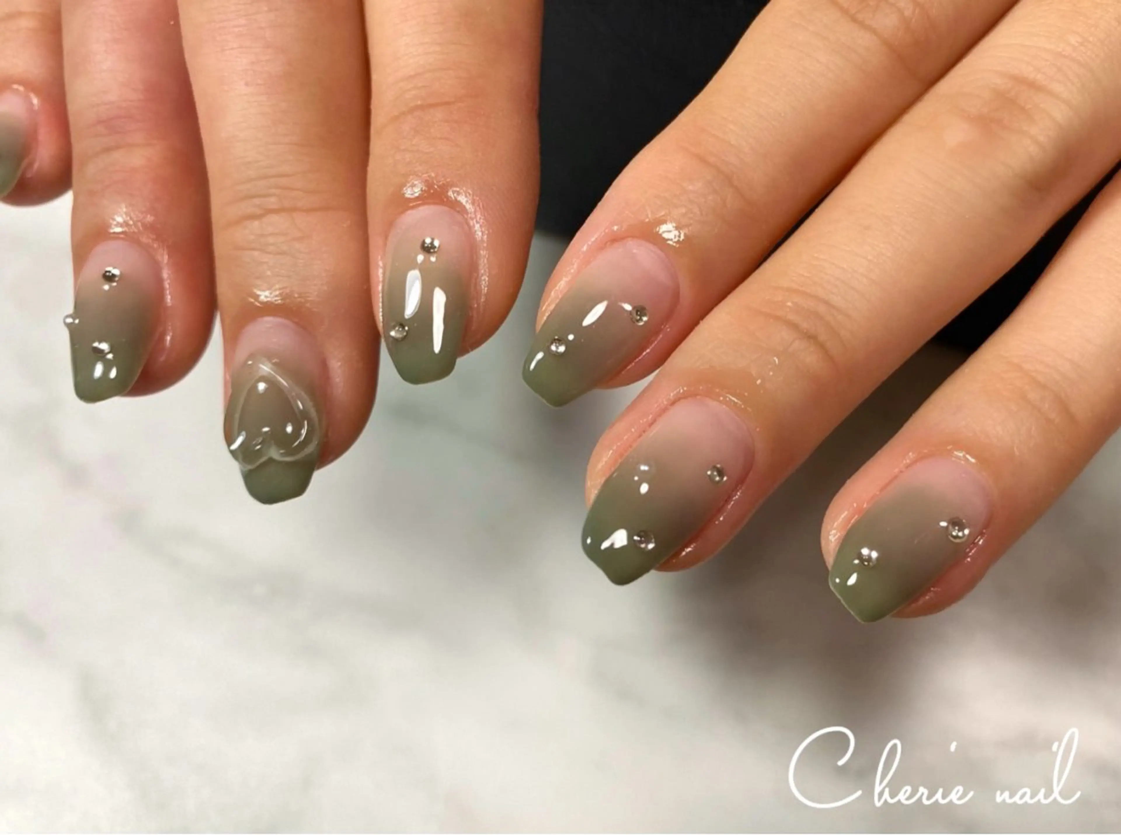 ネイル ジェルネイル グラデーション ハート ぷっくりネイル Cherienail yunaのネイルデザイン