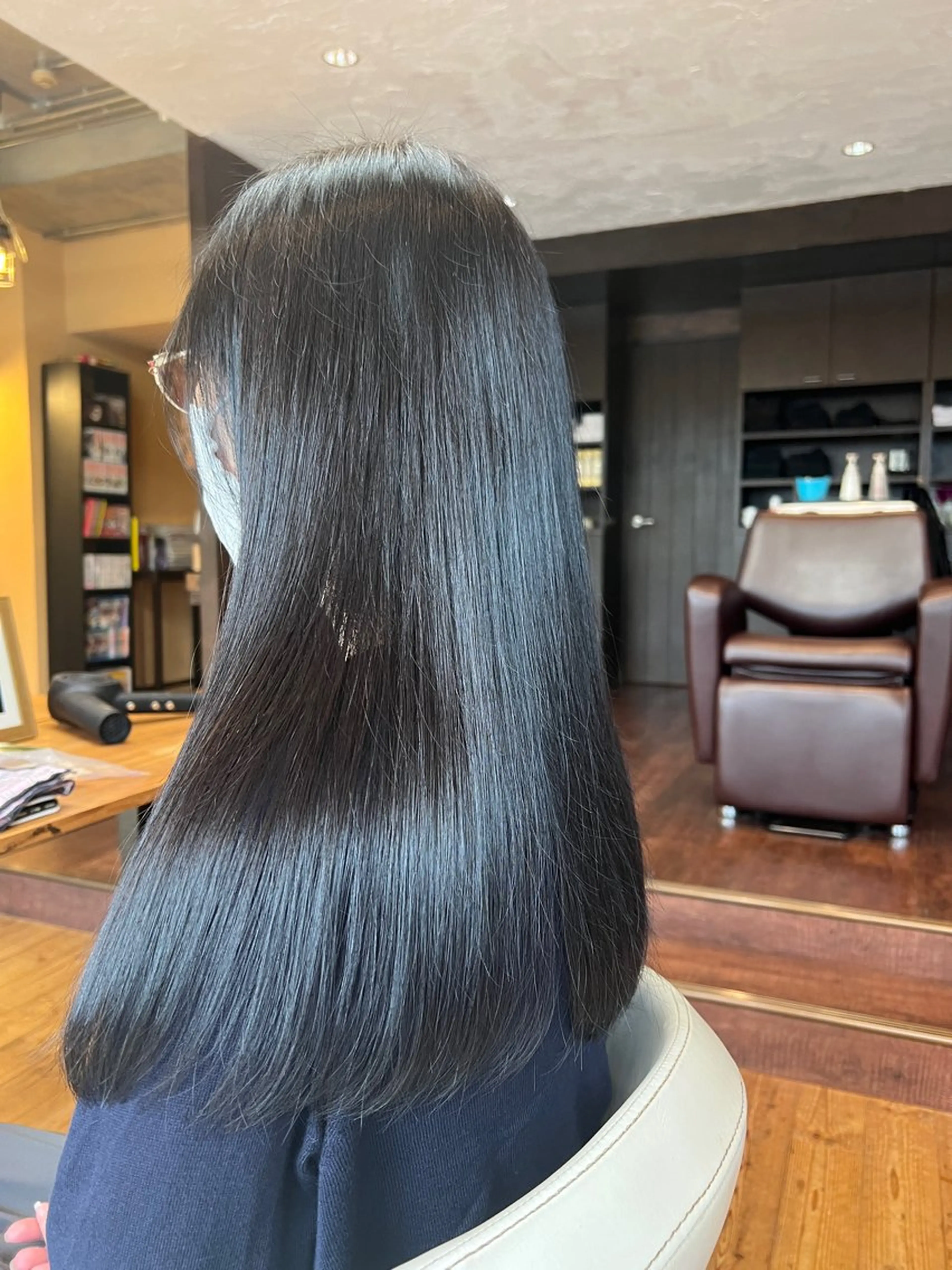 ロング カラー 天使の羽バング・フェザーバング 髪質改善 ヨシンモリ 韓国風ヘア ロング カット ヘアカラー トリートメント 両国駅徒歩1分⭐️ アイロン仕上げのヘアスタイル