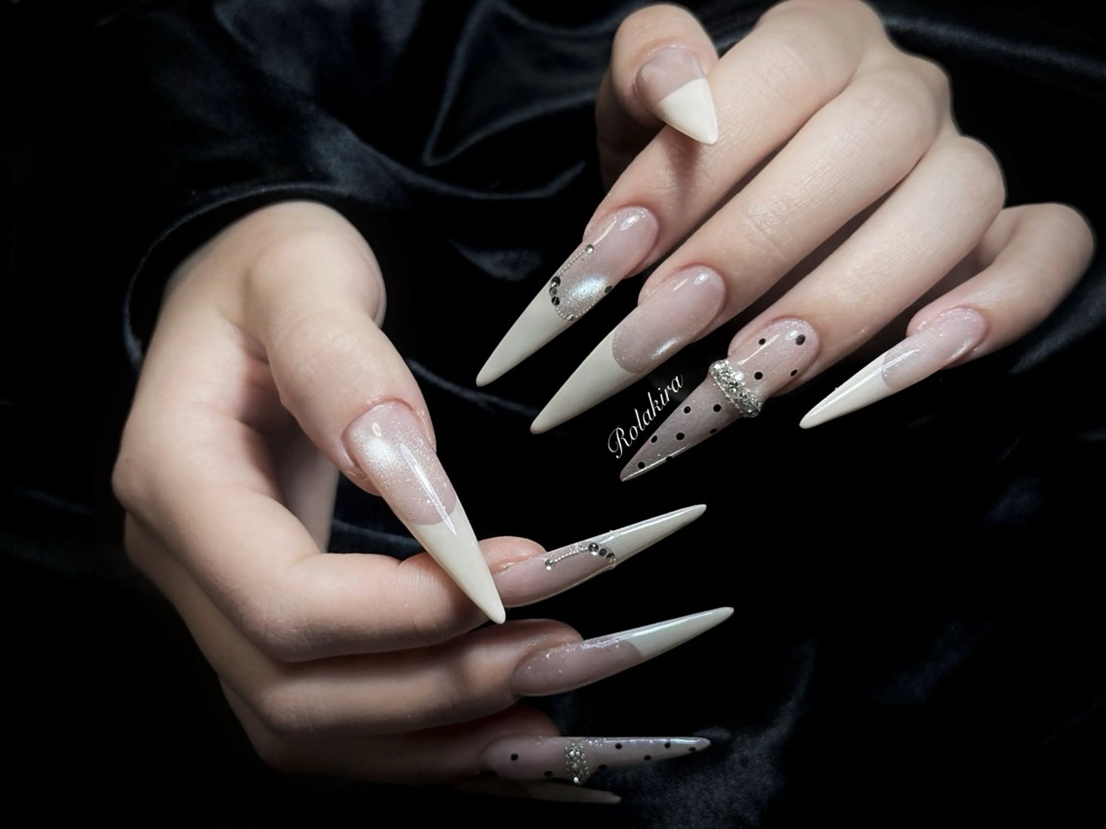 ロング 韓国風ヘア ハンドネイル Rola kira 麗のネイルデザイン