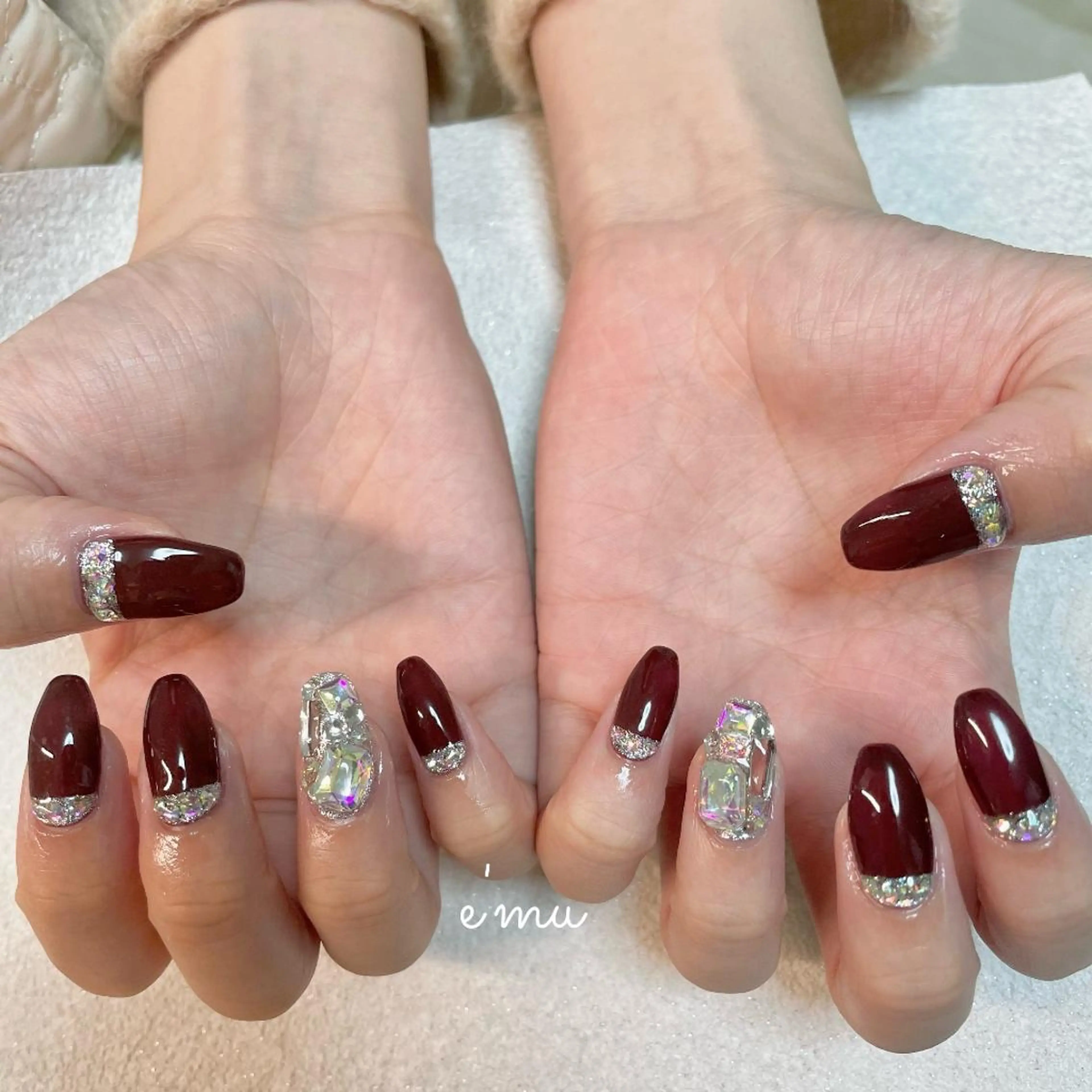 ネイル ボルドー キラキラネイル nail salon e'mu💐のネイルデザイン