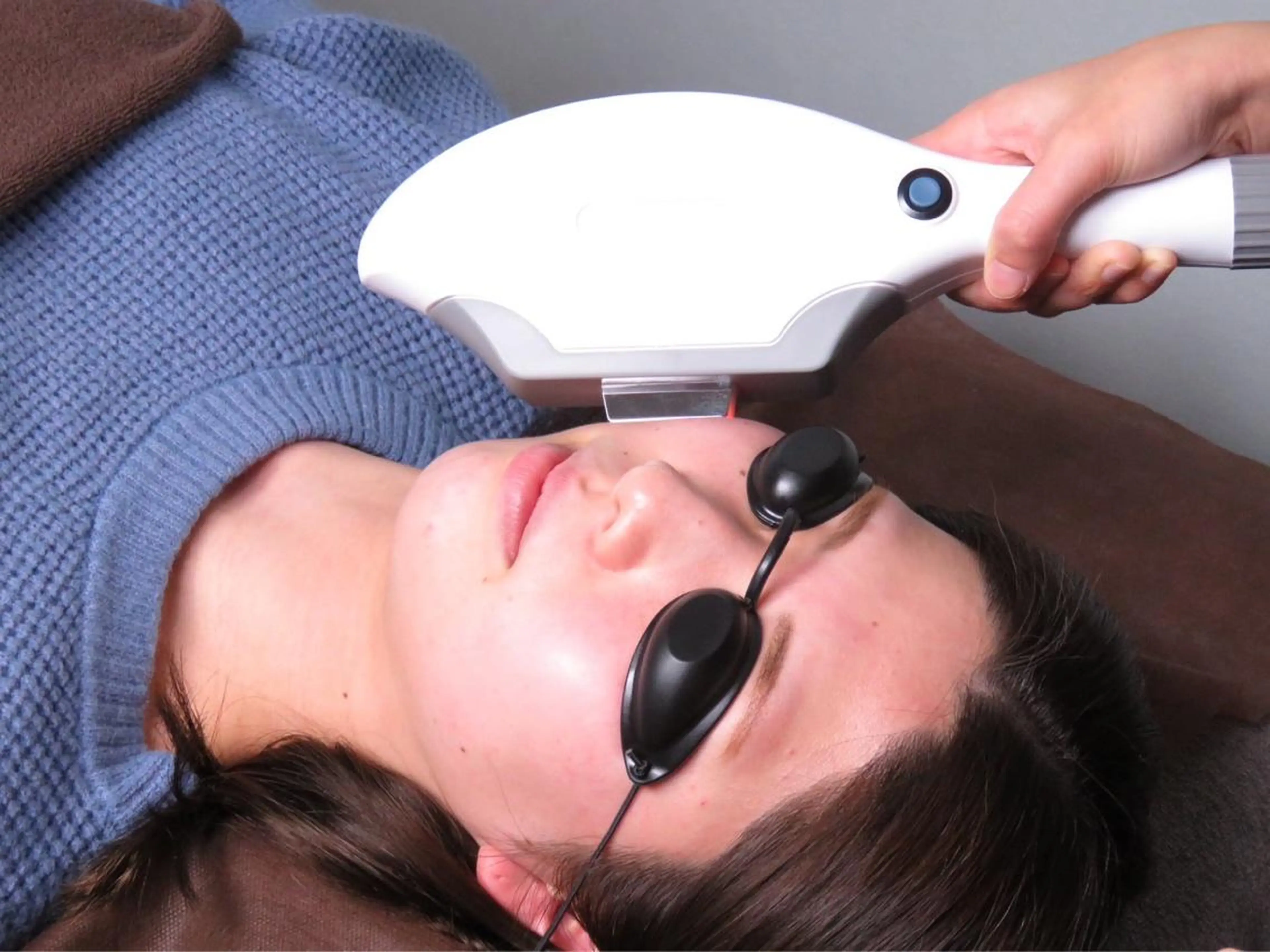 アイブロウ ハリウッドブロウリフト 眉毛ワックス脱毛 Smoo アユミの眉毛・アイブロウイメージ