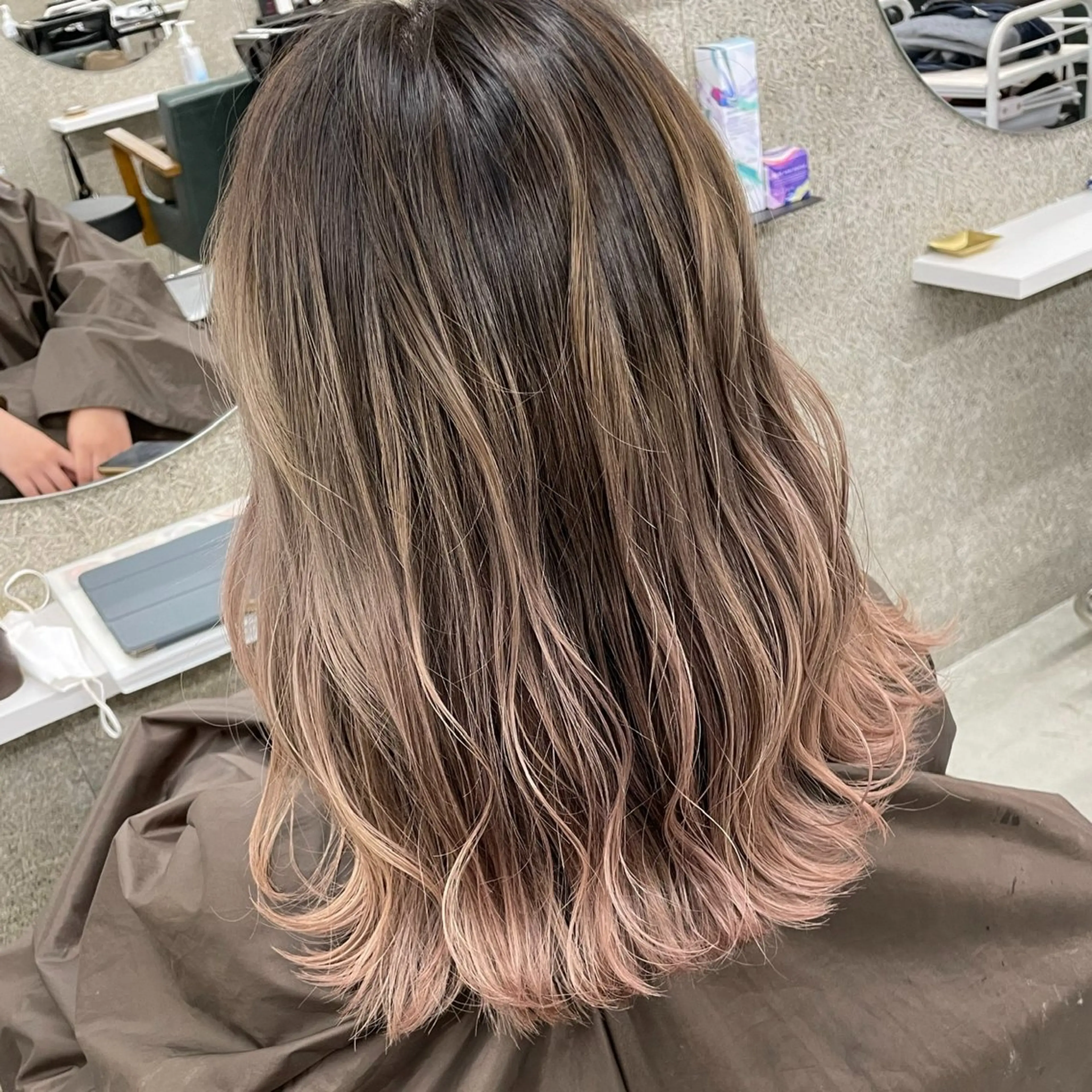 ミディアム カラー ヘアカラー トリートメント Lull (シェアサロンReco VIProom)所属・Lull1人美容室 バレイヤージュのヘアスタイル