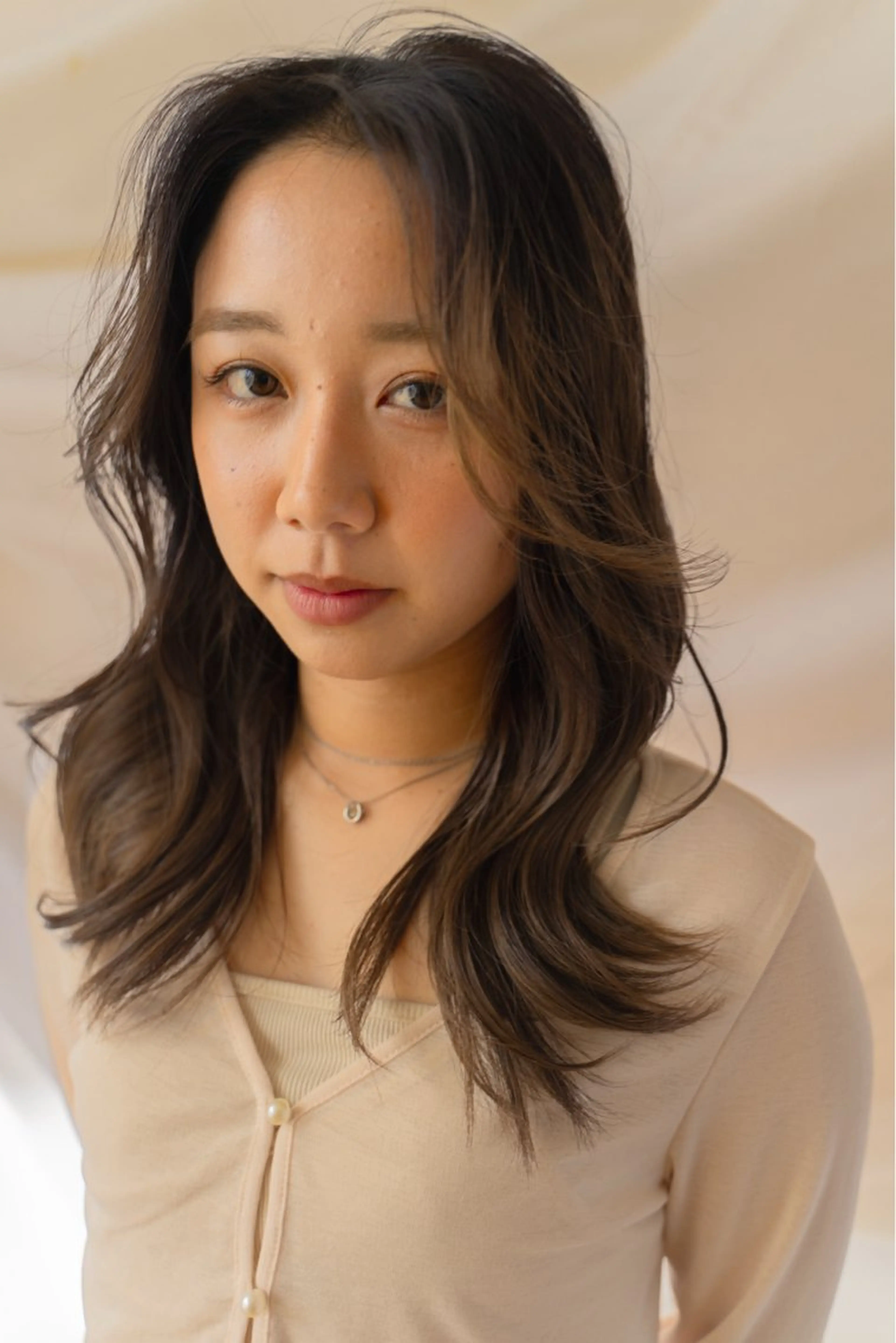 セミロング 喜屋武 美月のヘアスタイル