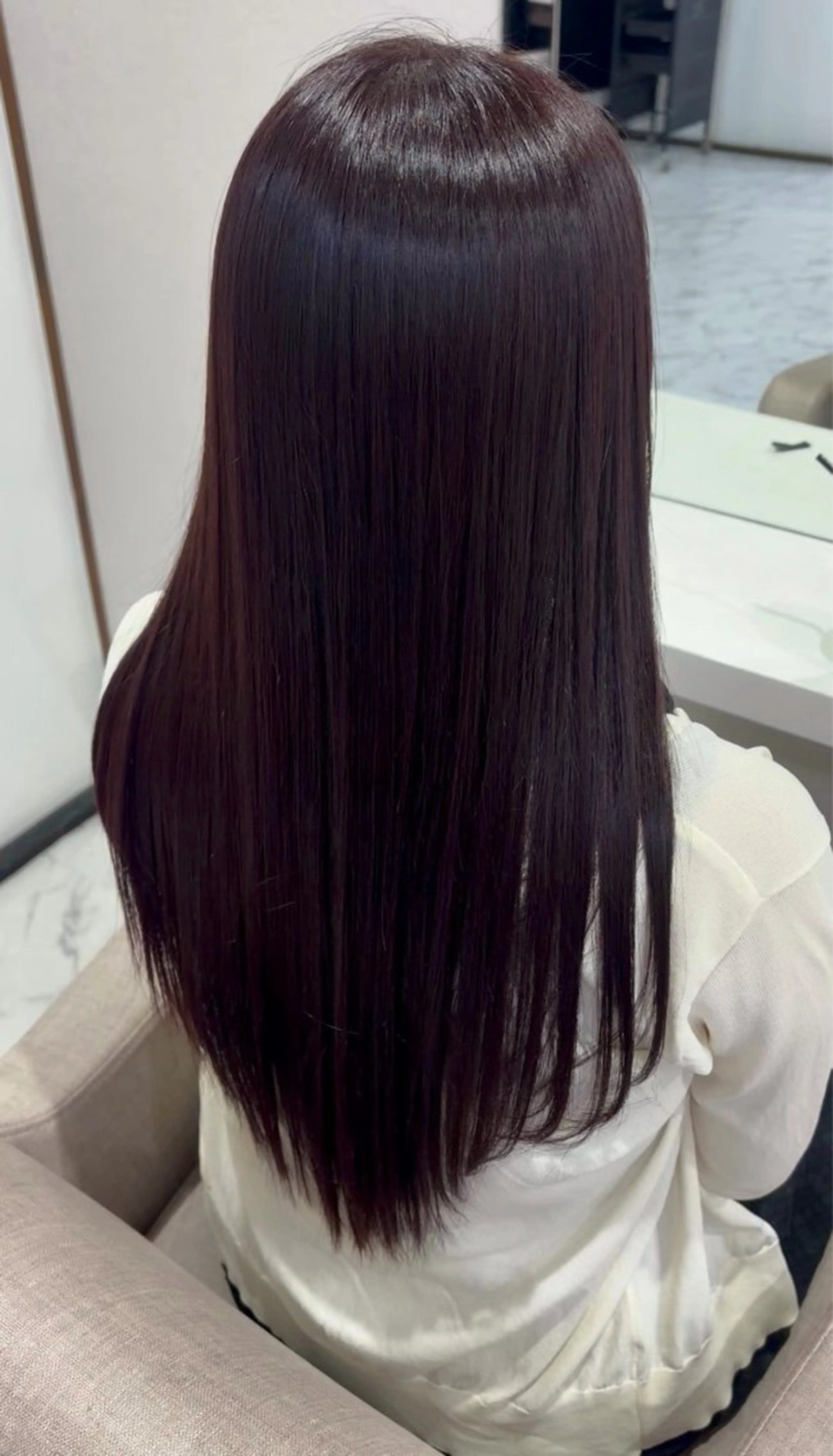 カラー ボルドーカラー 石川 花奈のヘアスタイル