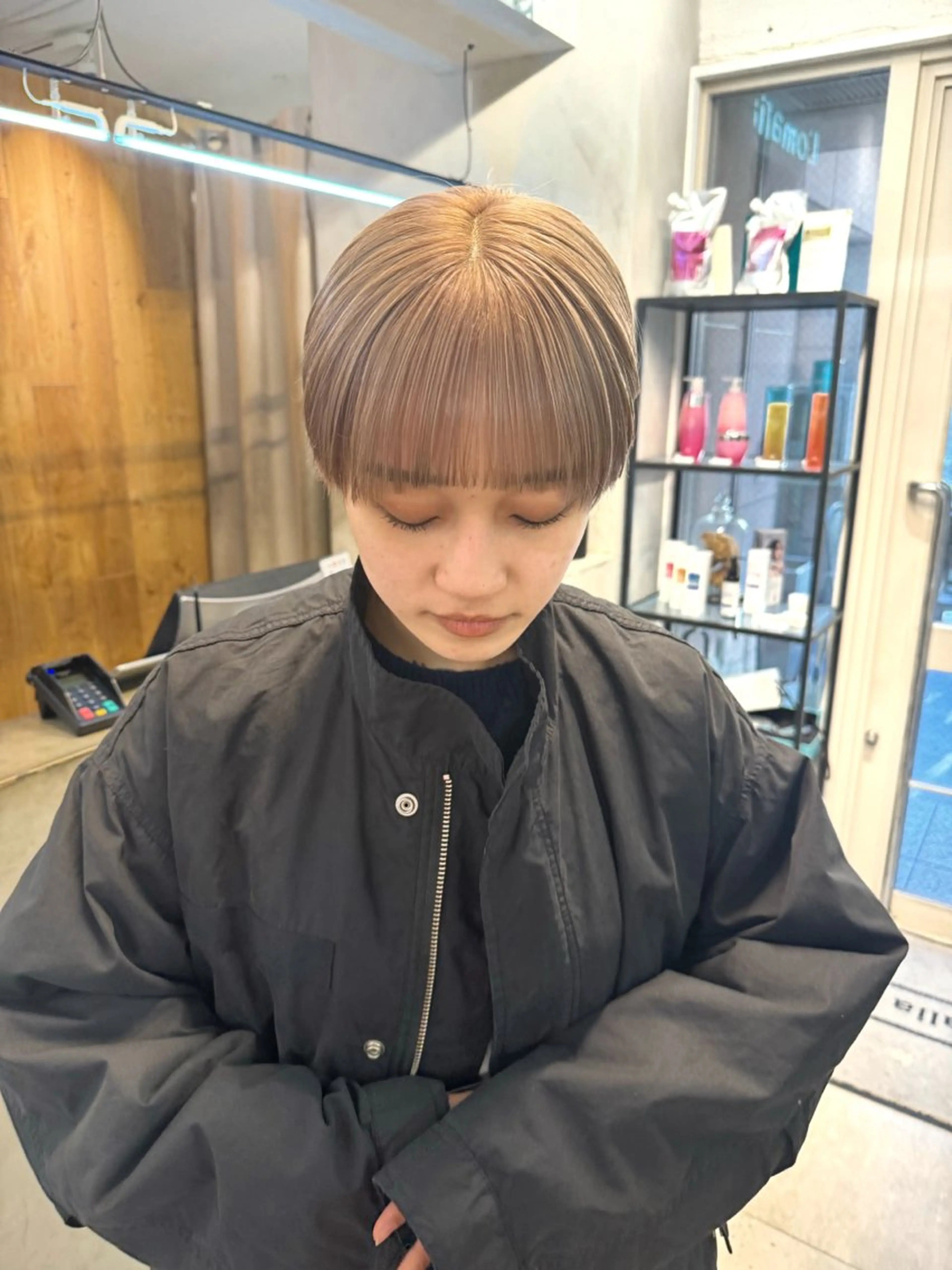 ショート カラー ベージュカラー ブリーチ ミルクティーベージュ ヘアカラー トリートメント Lomalia 🤍🫧/makoのマツエク・マツパデザイン