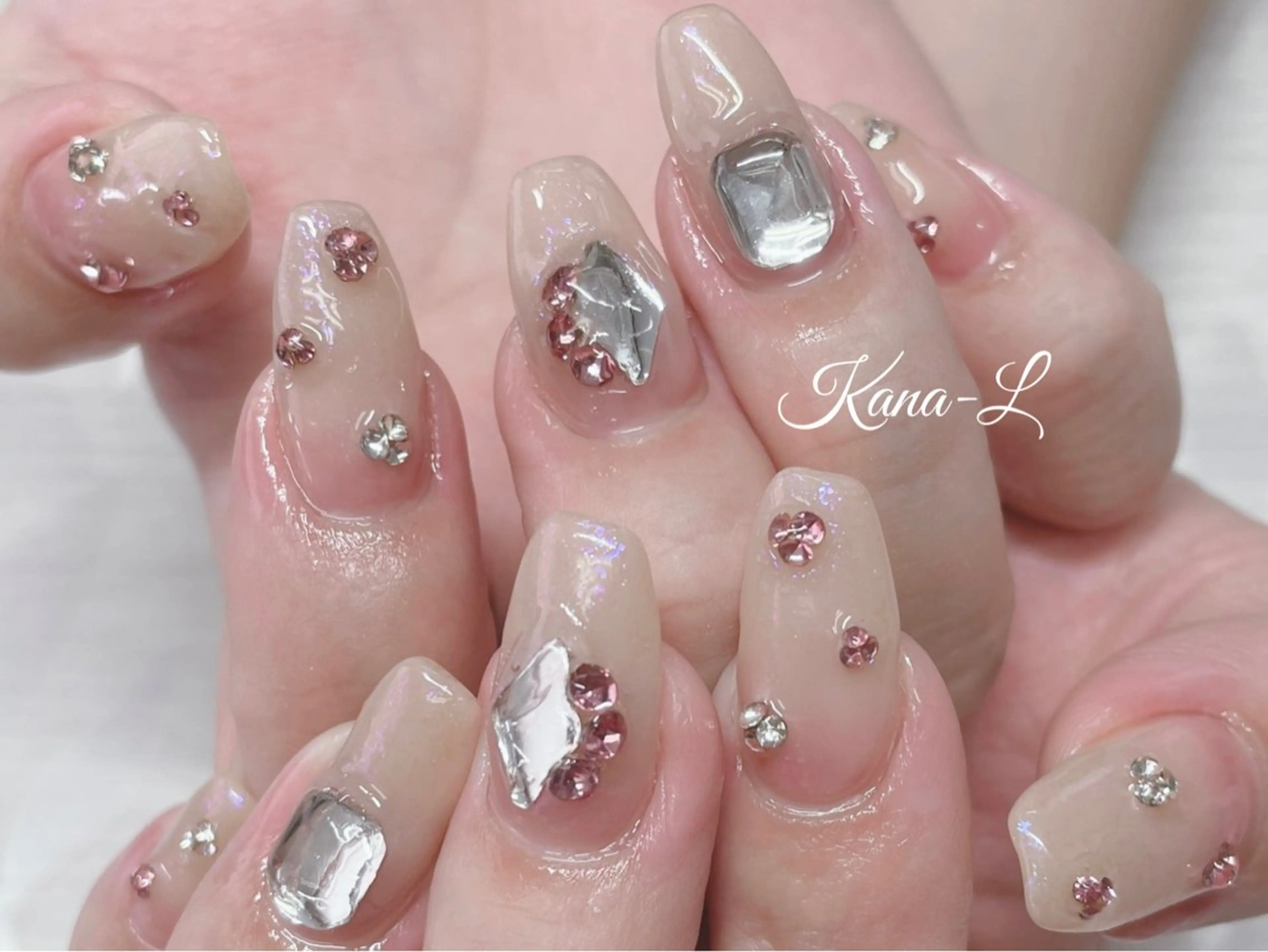 ネイル ジェルネイル グラデーション パラジェル ストーンネイル ワンホンネイル 芦辺 香奈のネイルデザイン