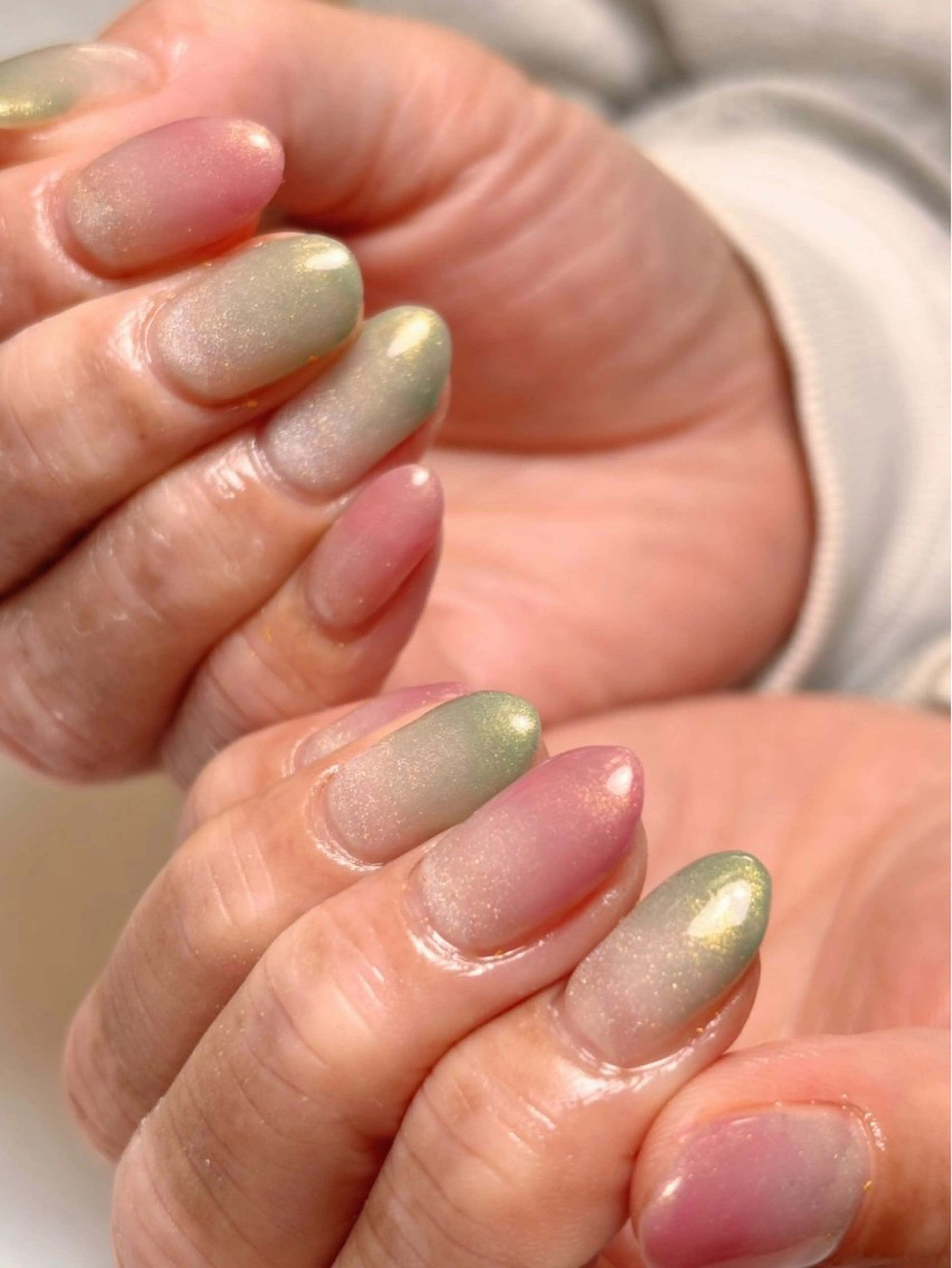 ネイル 桜ネイル グラデーション グリーン ハンドネイル ishida miokaのネイルデザイン