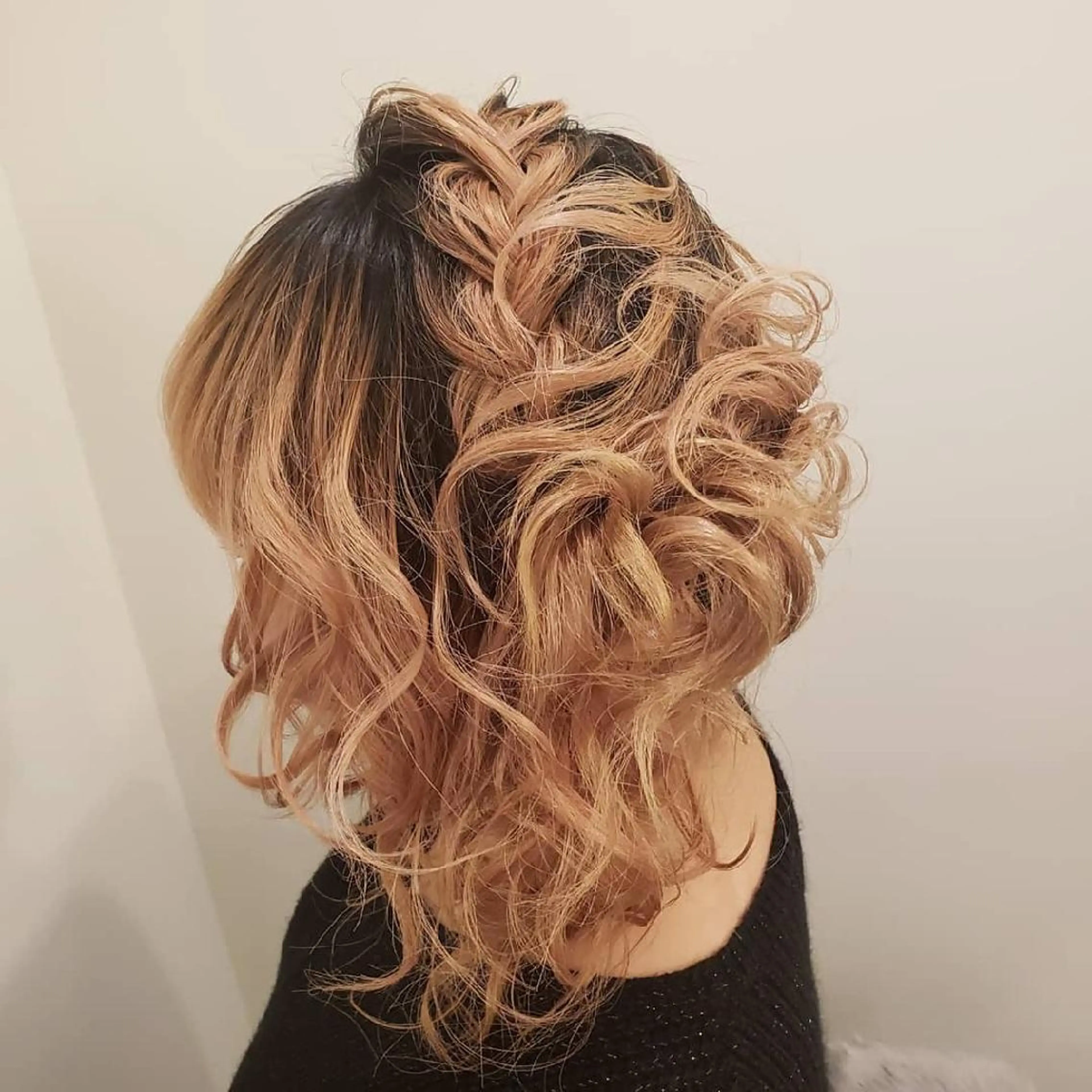 ミディアム EMANON名古屋所属・美谷添(ミヤゾエ) まどか大人ヘアサロンのヘアスタイル