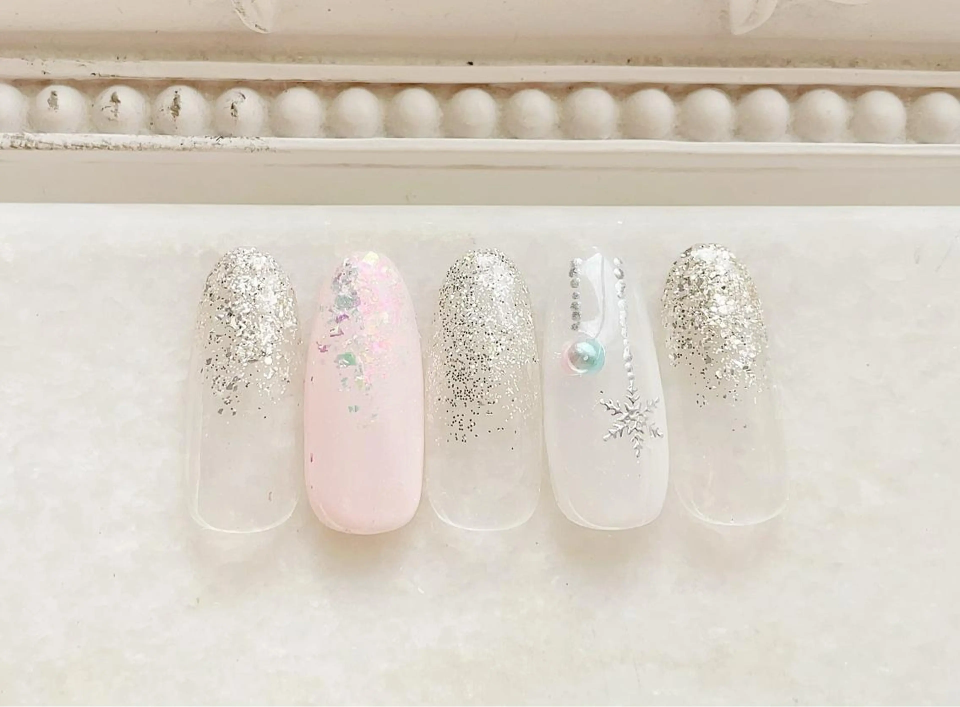 ネイル ジェルネイル キラキラネイル パラジェル 冬ネイル ハンドネイル Satomi  のネイルデザイン