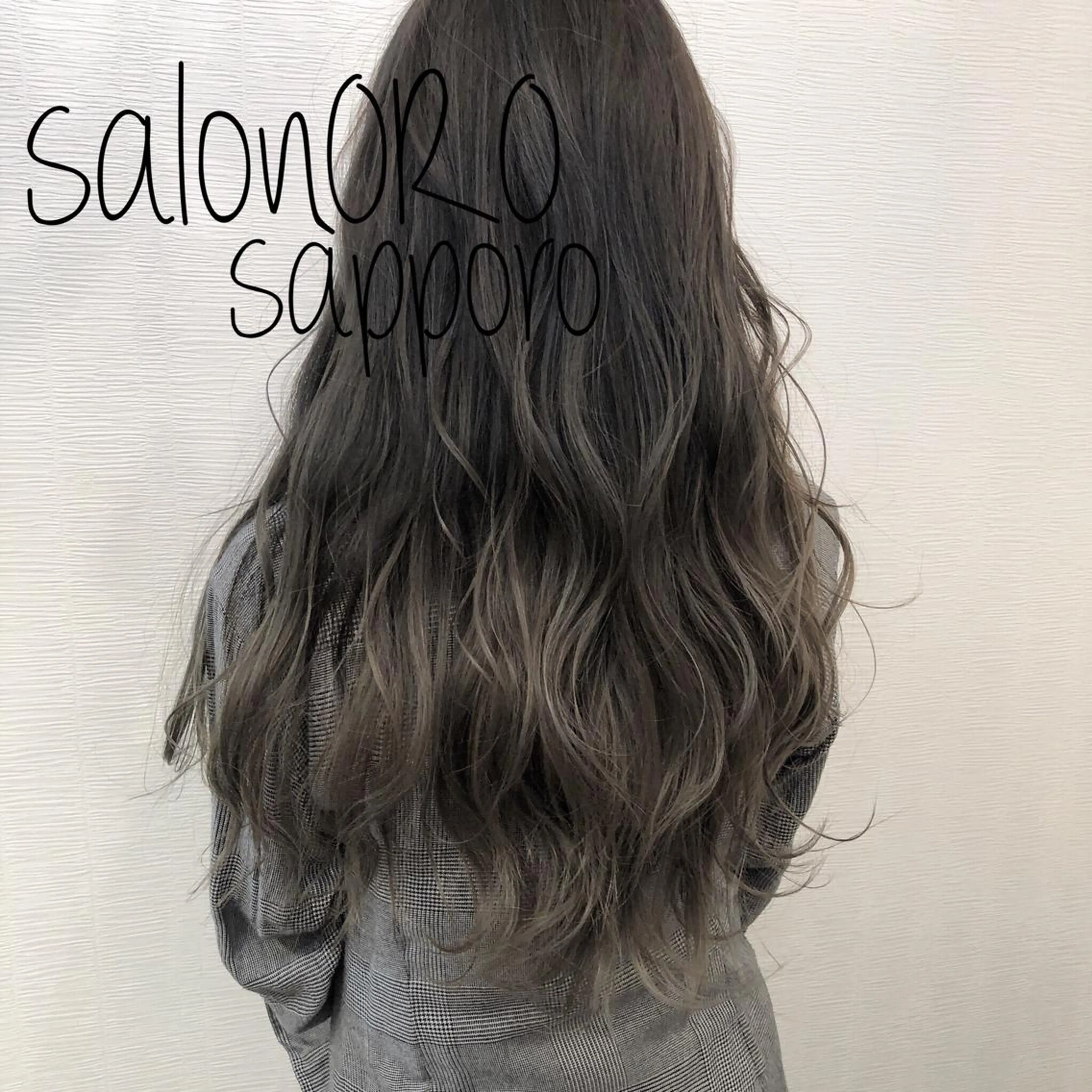 ロング カラー ブリーチ グラデーションカラー グレージュ 池田 真由美のヘアスタイル