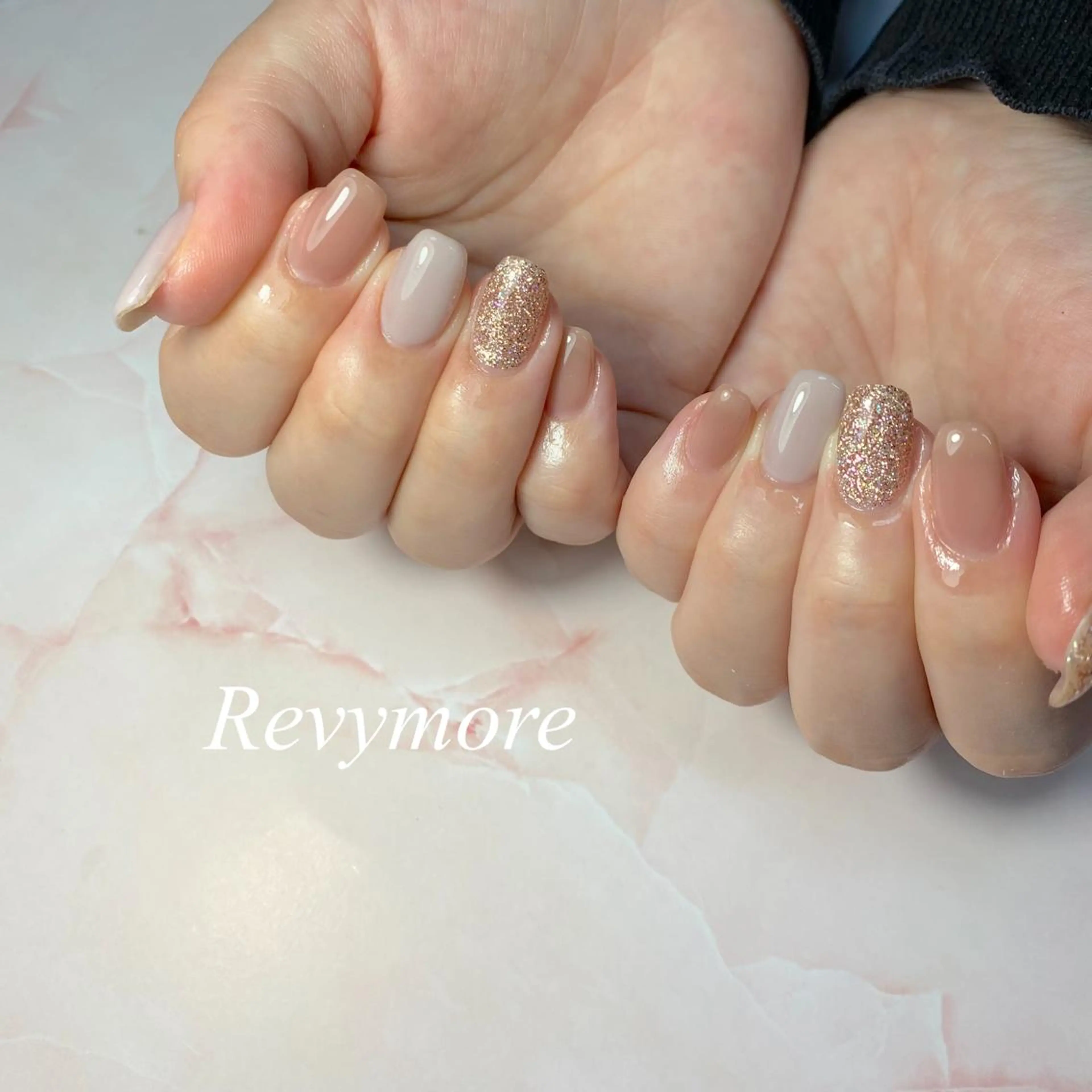ショート ネイル ジェルネイル ラメ(グリッター) ワンカラーネイル シンプルネイル nail salon Revymoreのネイルデザイン