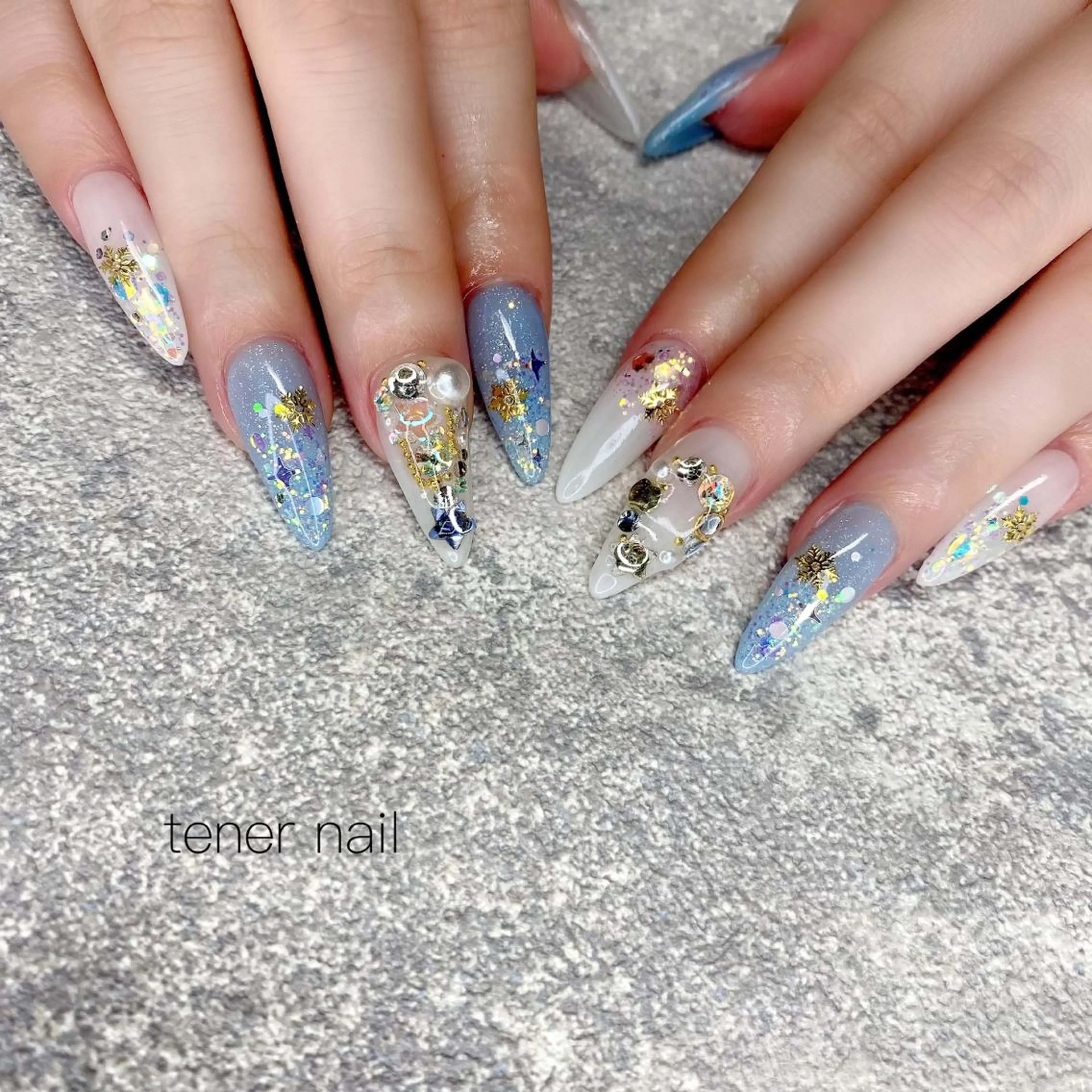 ネイル ブルー ホワイト 冬ネイル クリスマス tener  nail  テネルネイル所属・テネルネイル tener nailのネイルデザイン