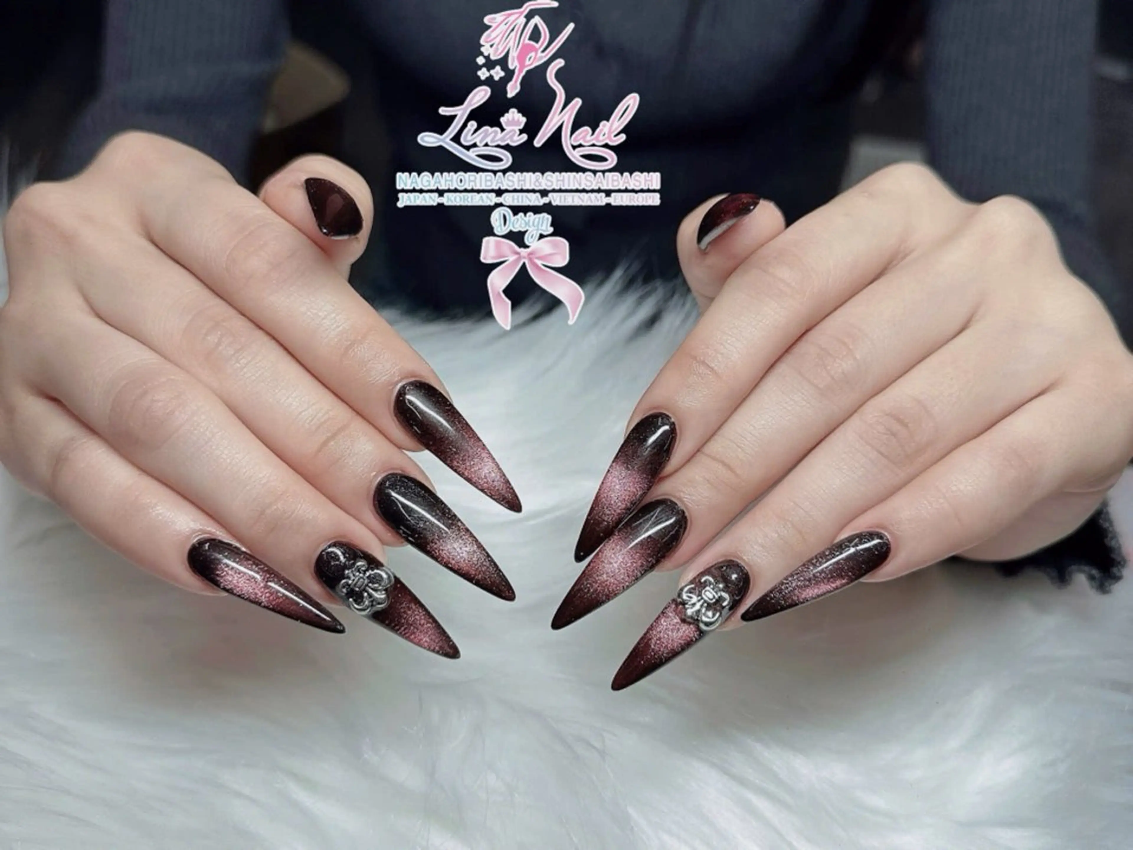 ロング 韓国風ヘア ロング クリスマス ハンドネイル 79Linanailnamba所属・Linanail Nambaのネイルデザイン