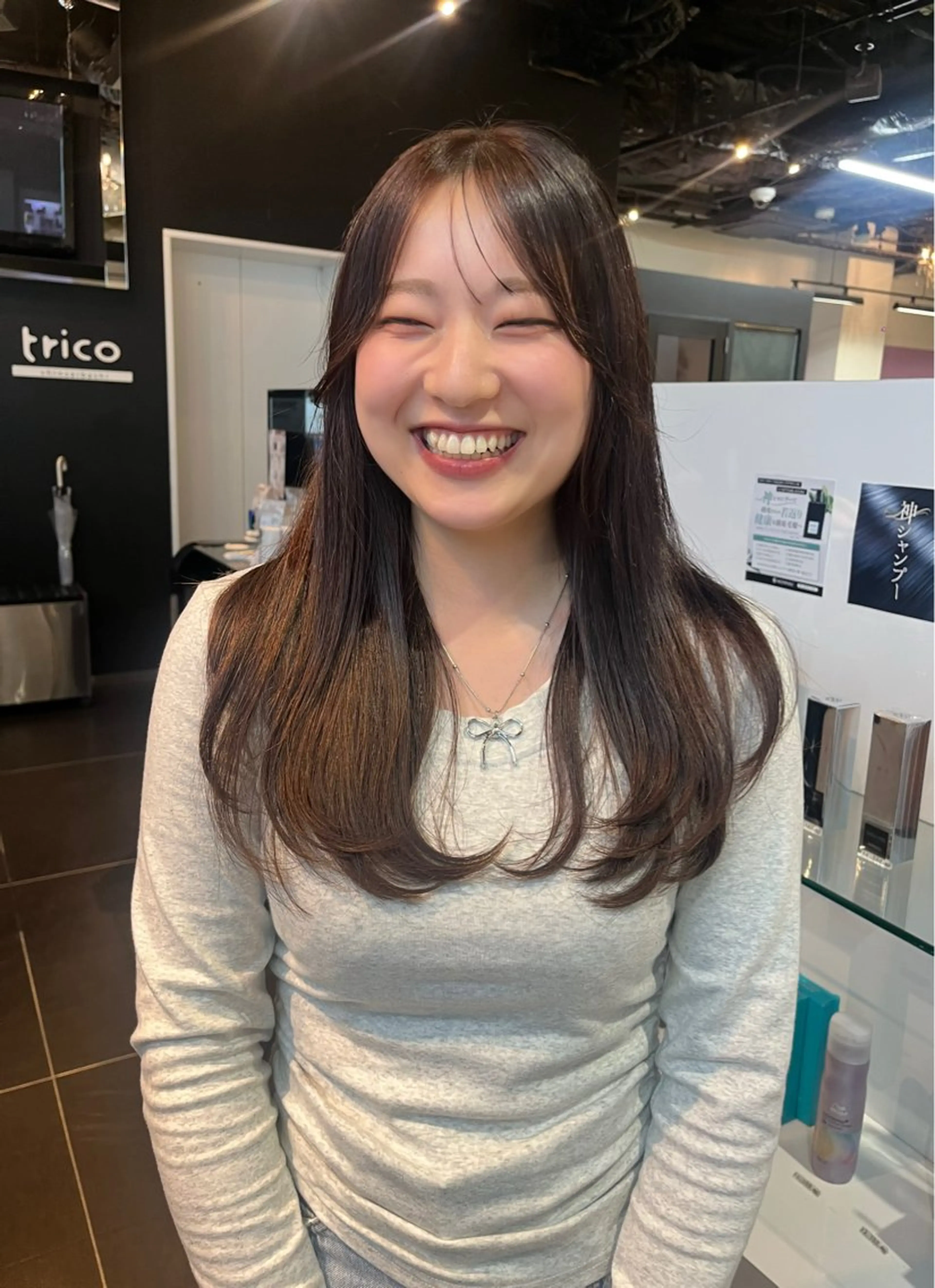 ミディアム カラー ブラウンカラー ナチュラルブラウン 顔周りカット レイヤーカット trico心斎橋 ナツミのヘアスタイル