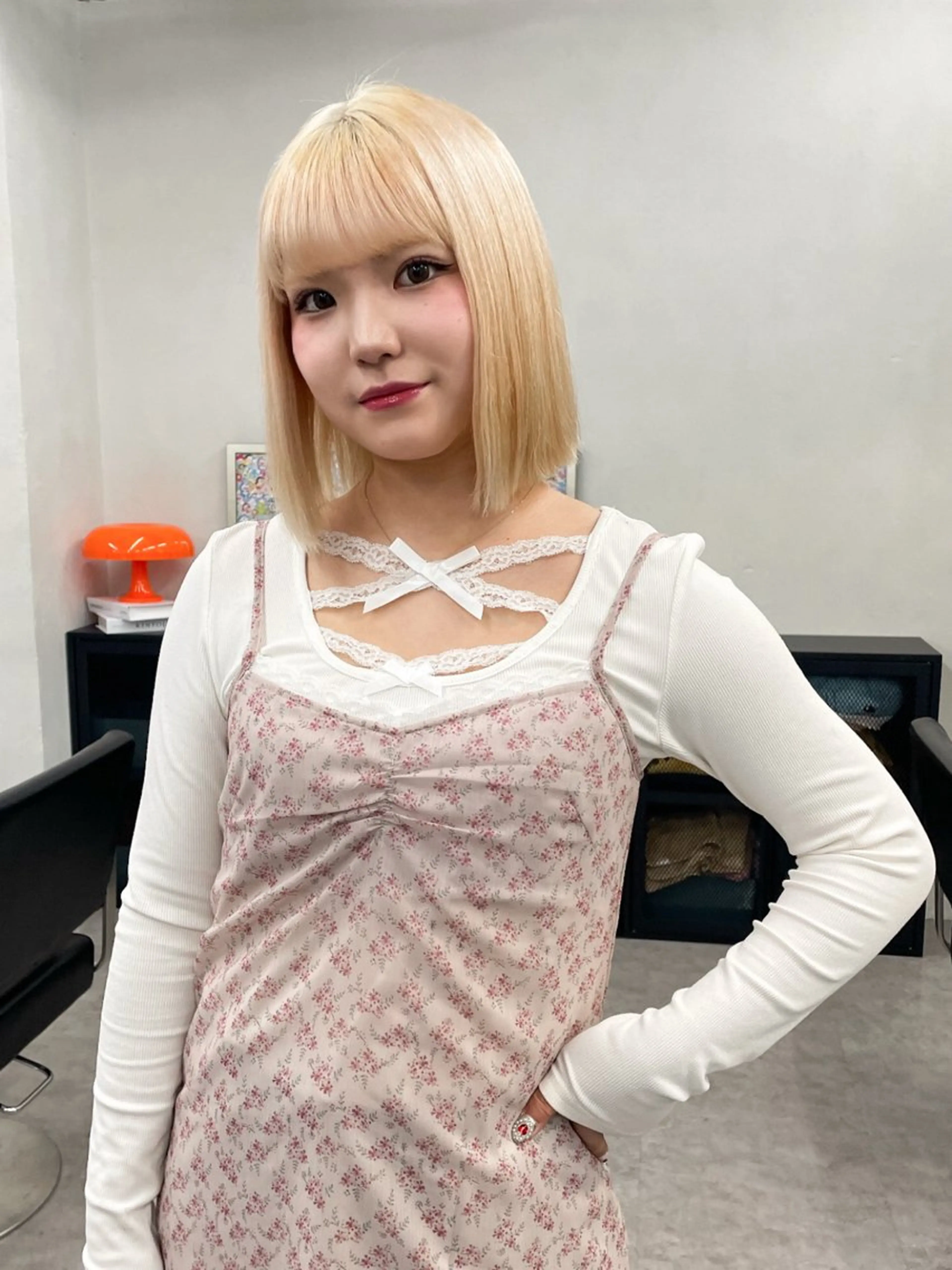 ミディアム カラー ブリーチ 抜きっぱなしブロンド ブロンド ボブ ブリーチ/ベージュ 💕/momoaのヘアスタイル